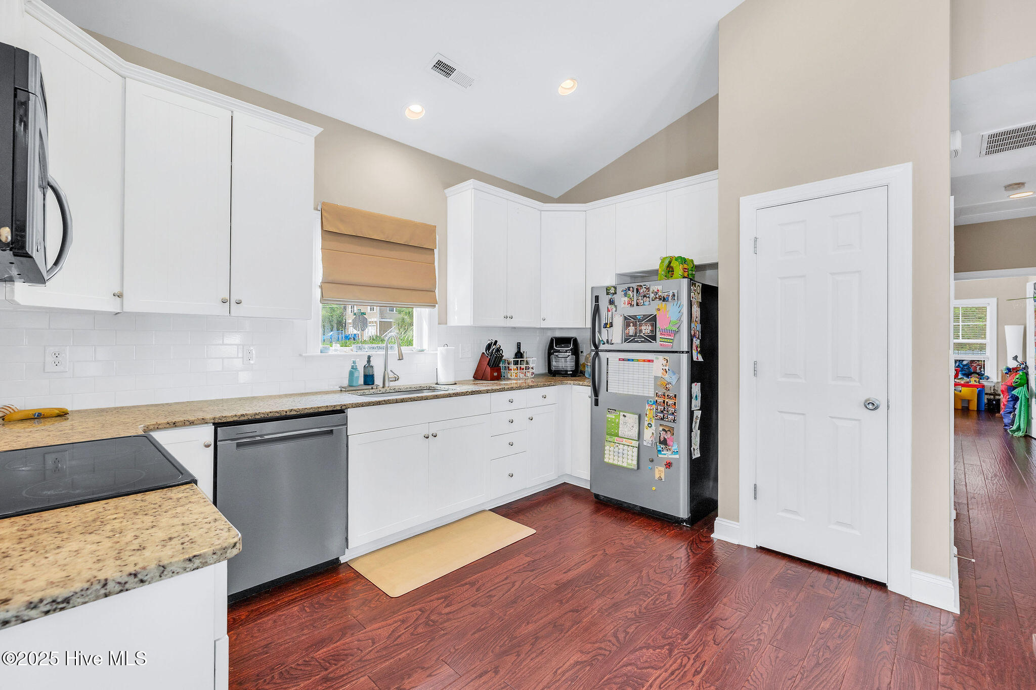 100522781 | Photo 11