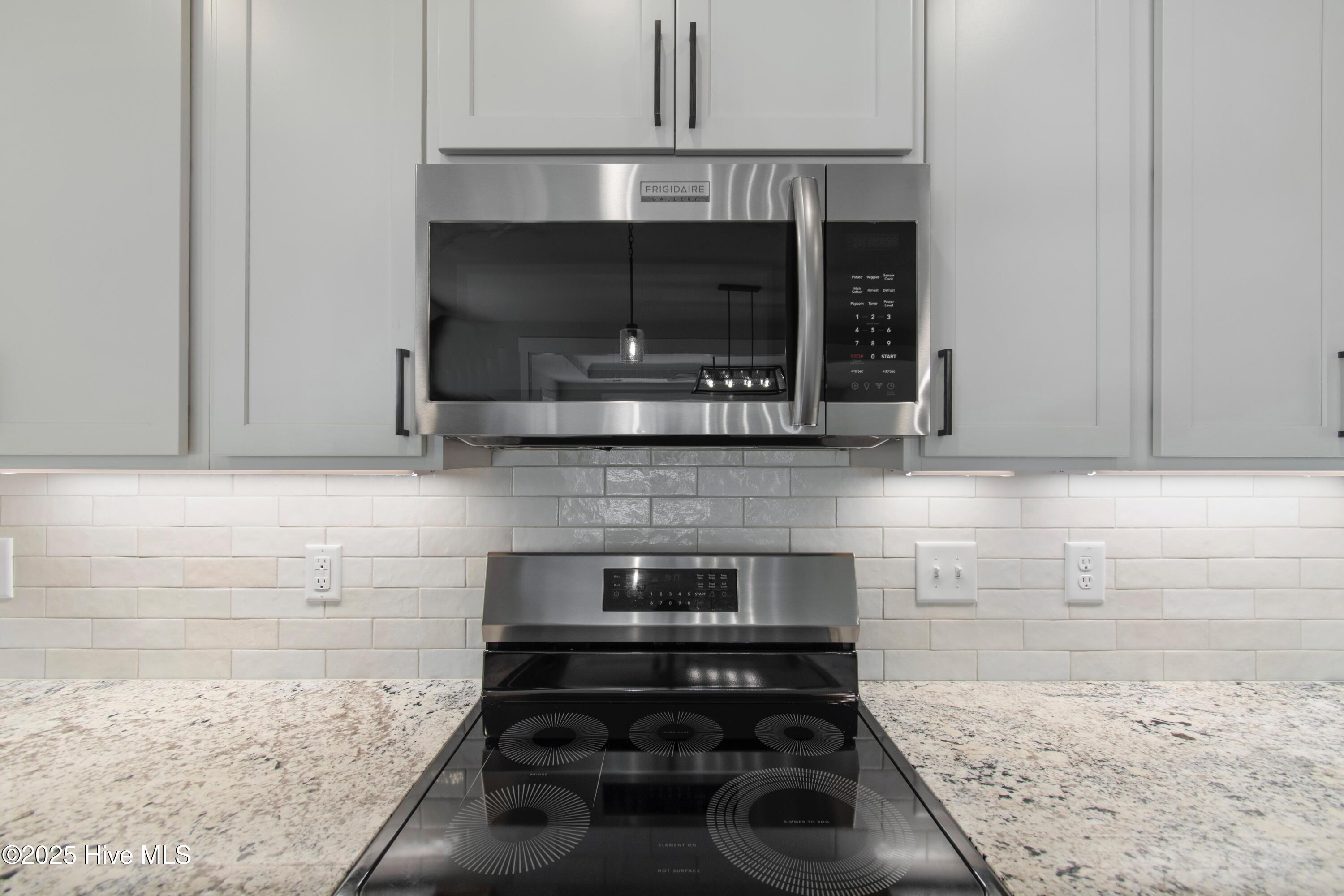 100520444 | Photo 18