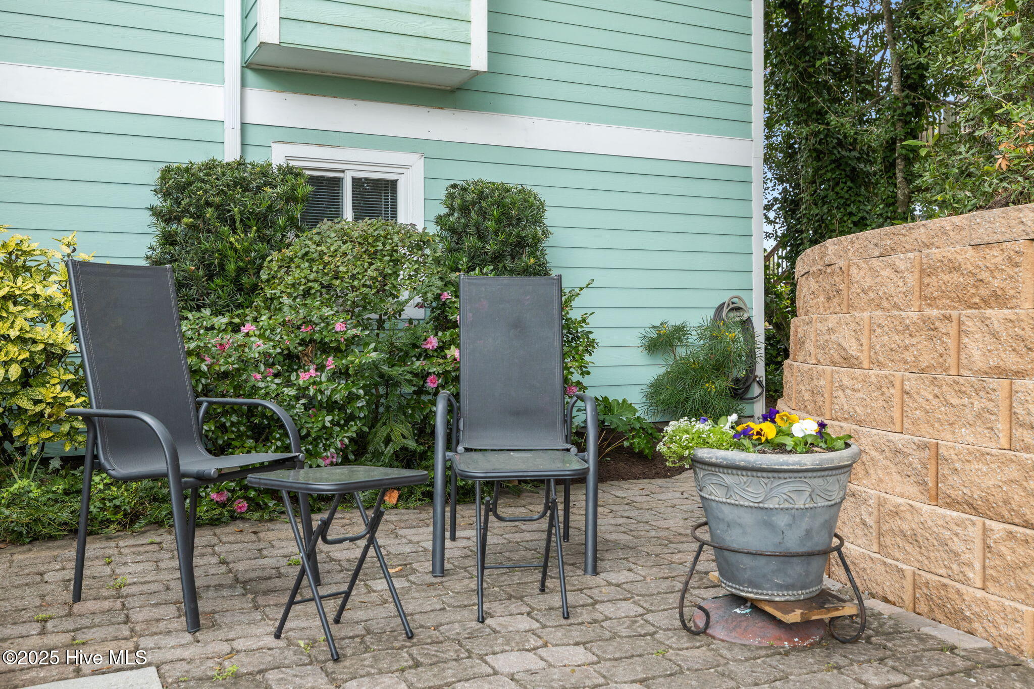 100540385 | Photo 50