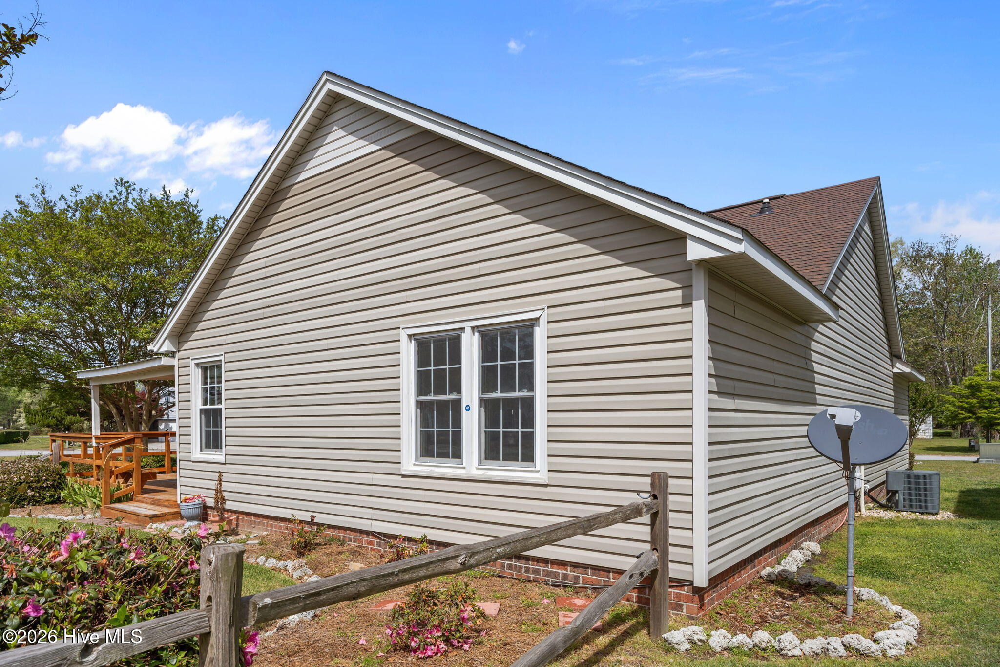 100565742 | Photo 46