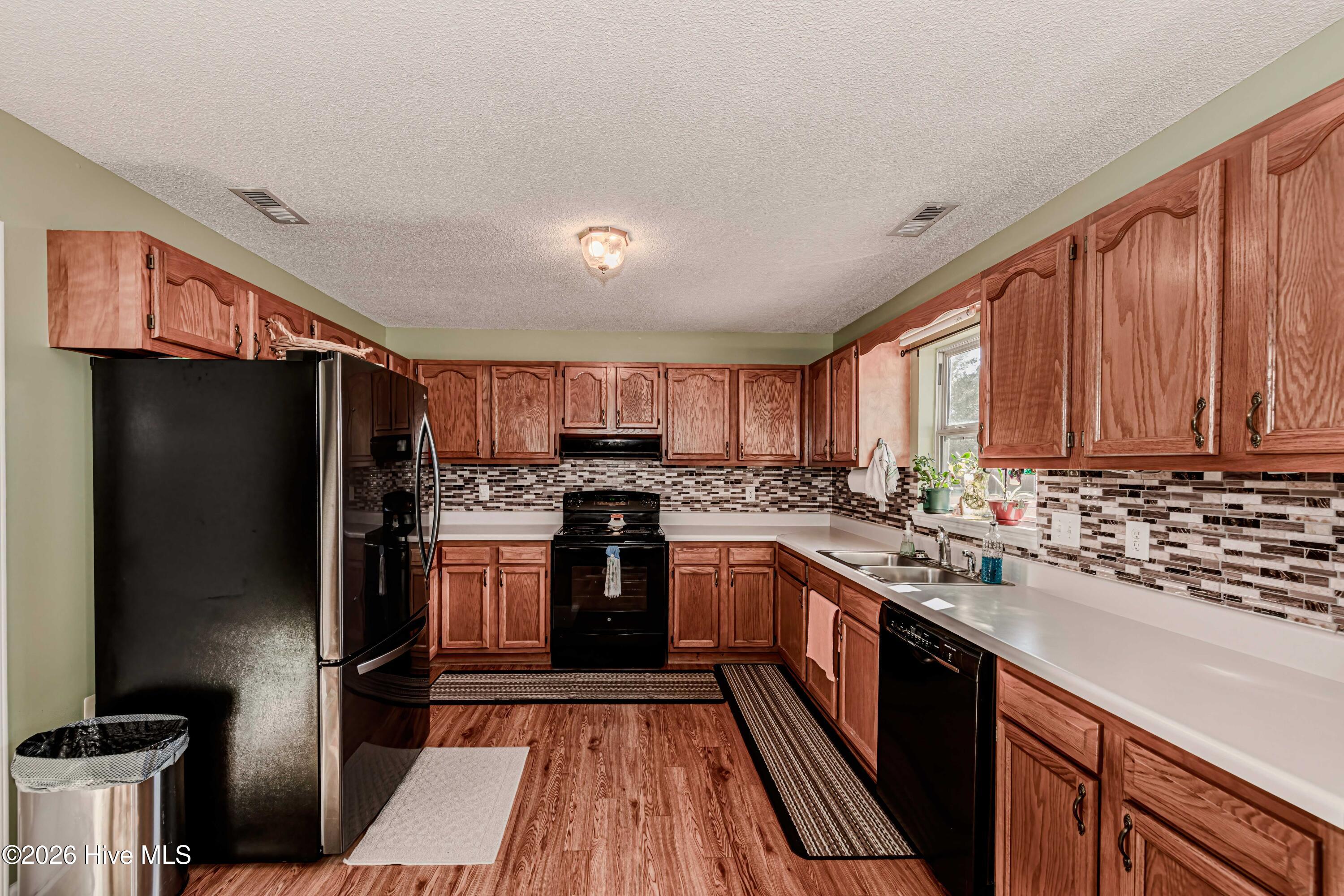 100550368 | Photo 16