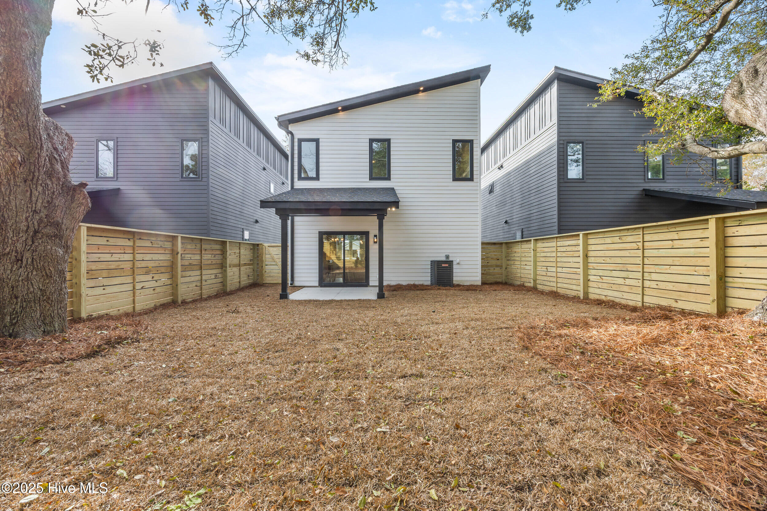 100557890 | Photo 39