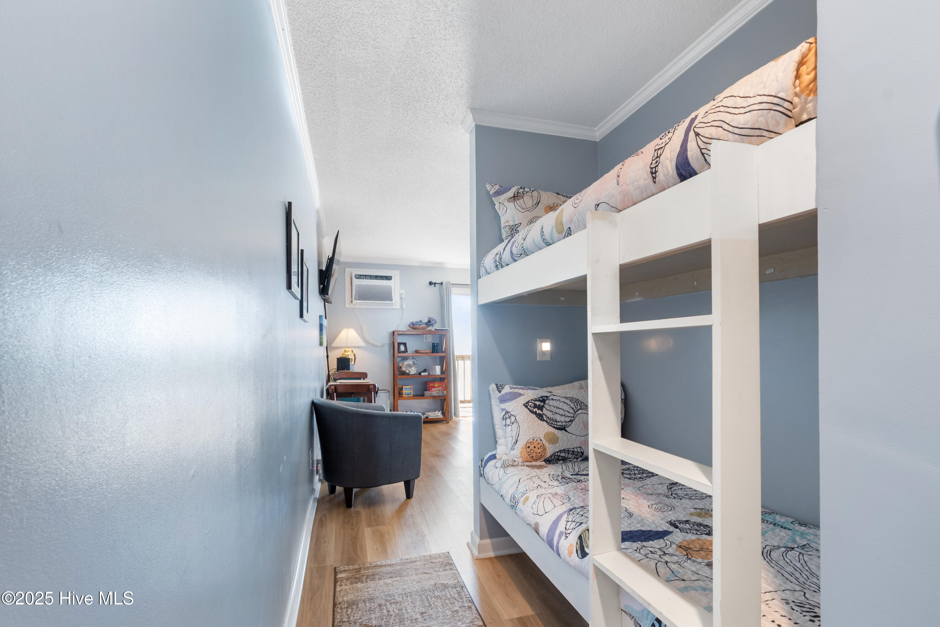 100534737 | Photo 10