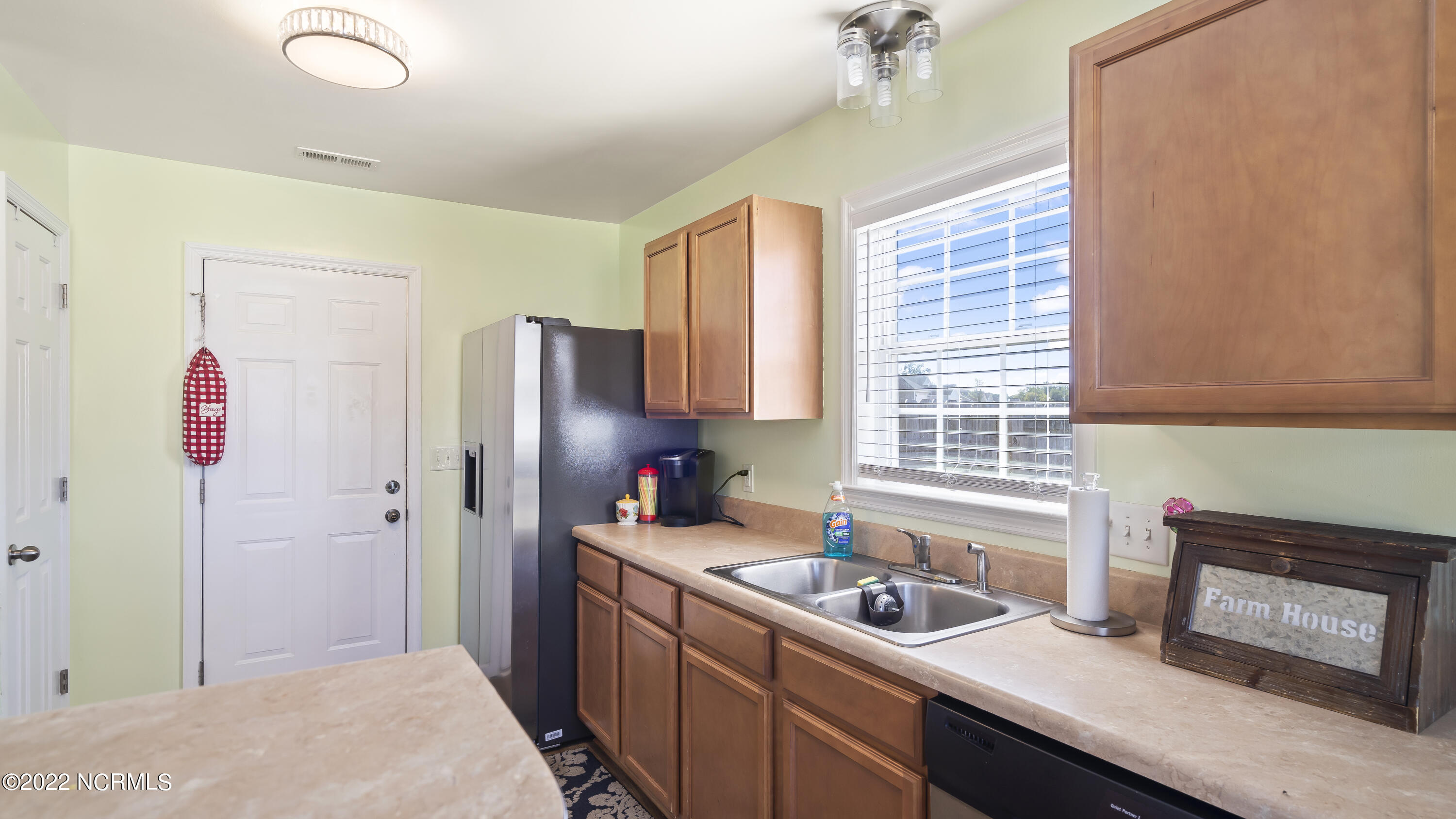 100549623 | Photo 12