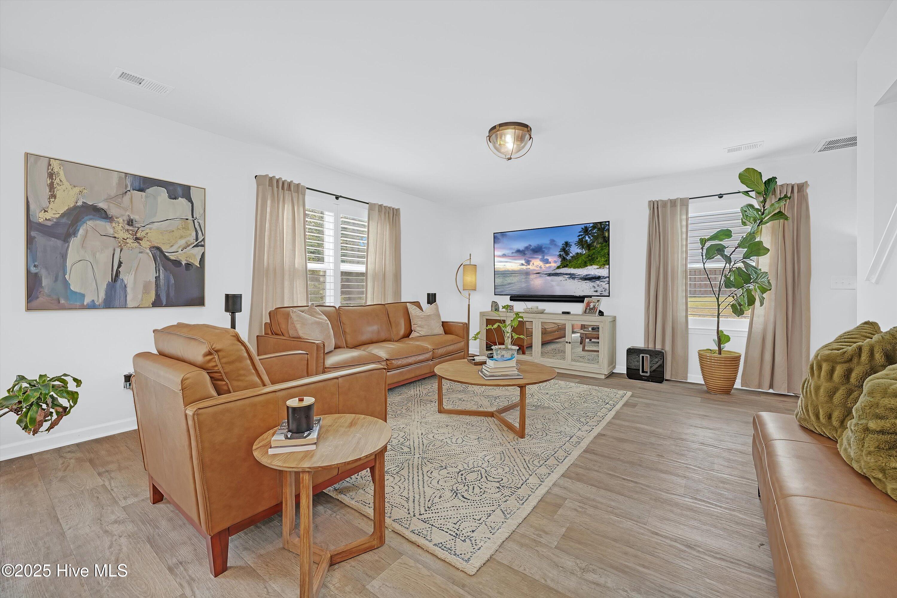 100511892 | Photo 10