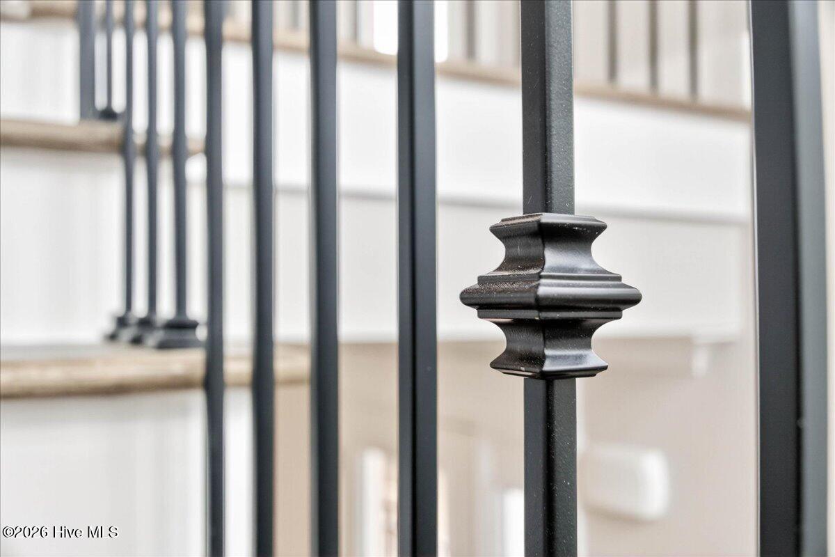 100562322 | Photo 56