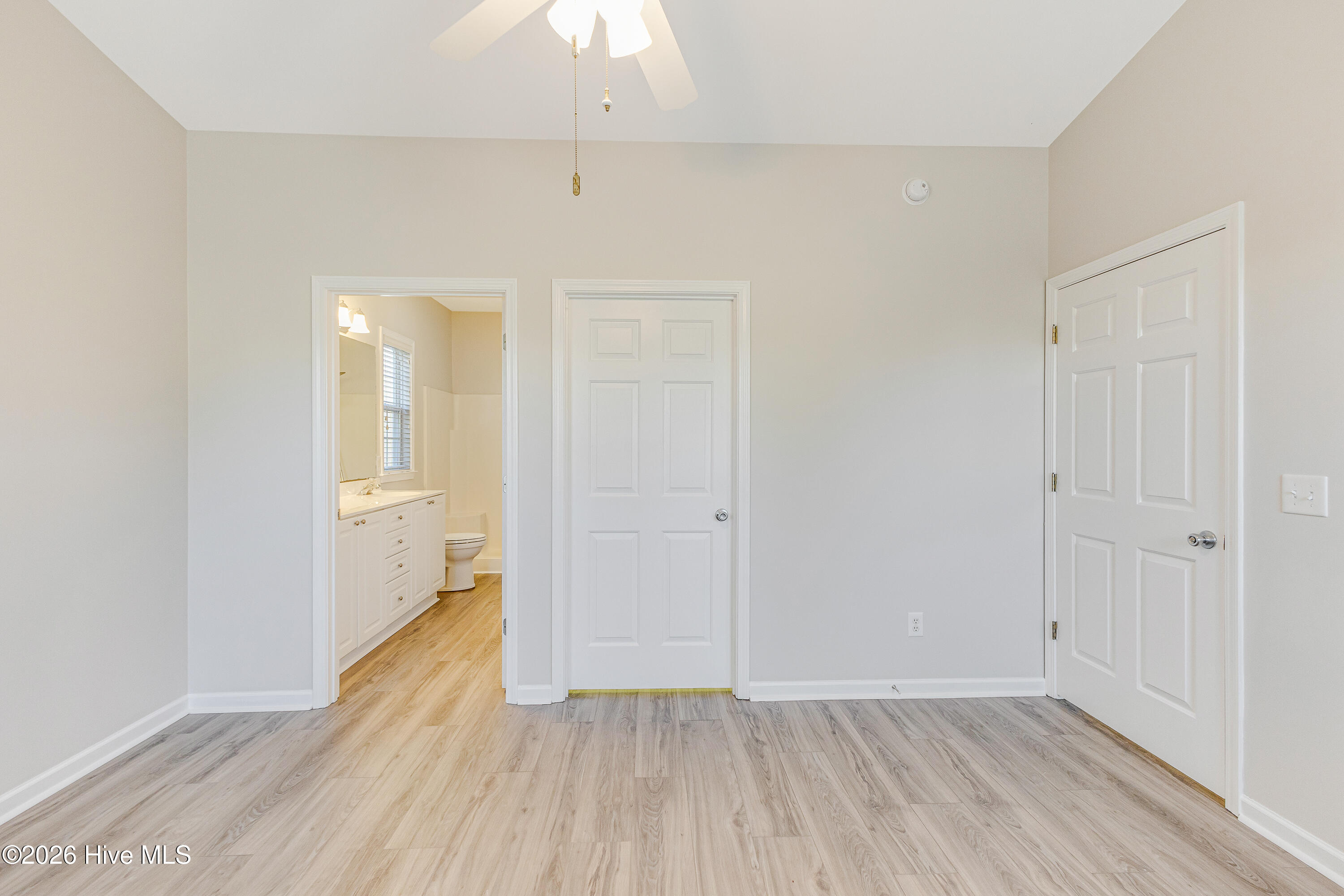 100537070 | Photo 24