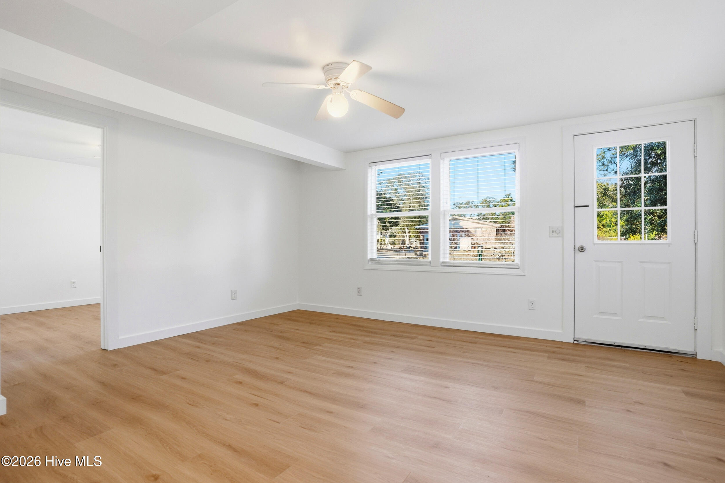 100552223 | Photo 16