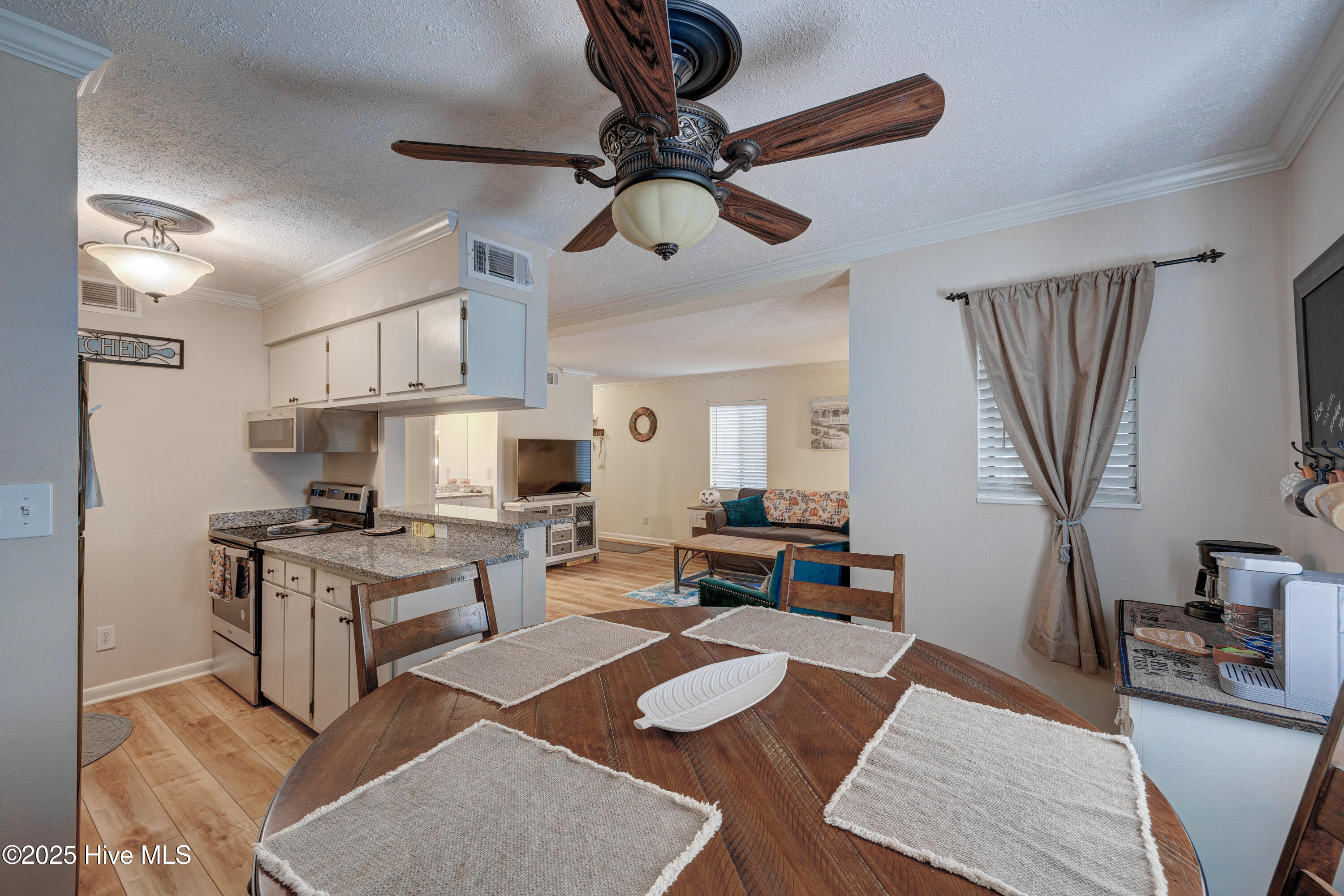 100535868 | Photo 15