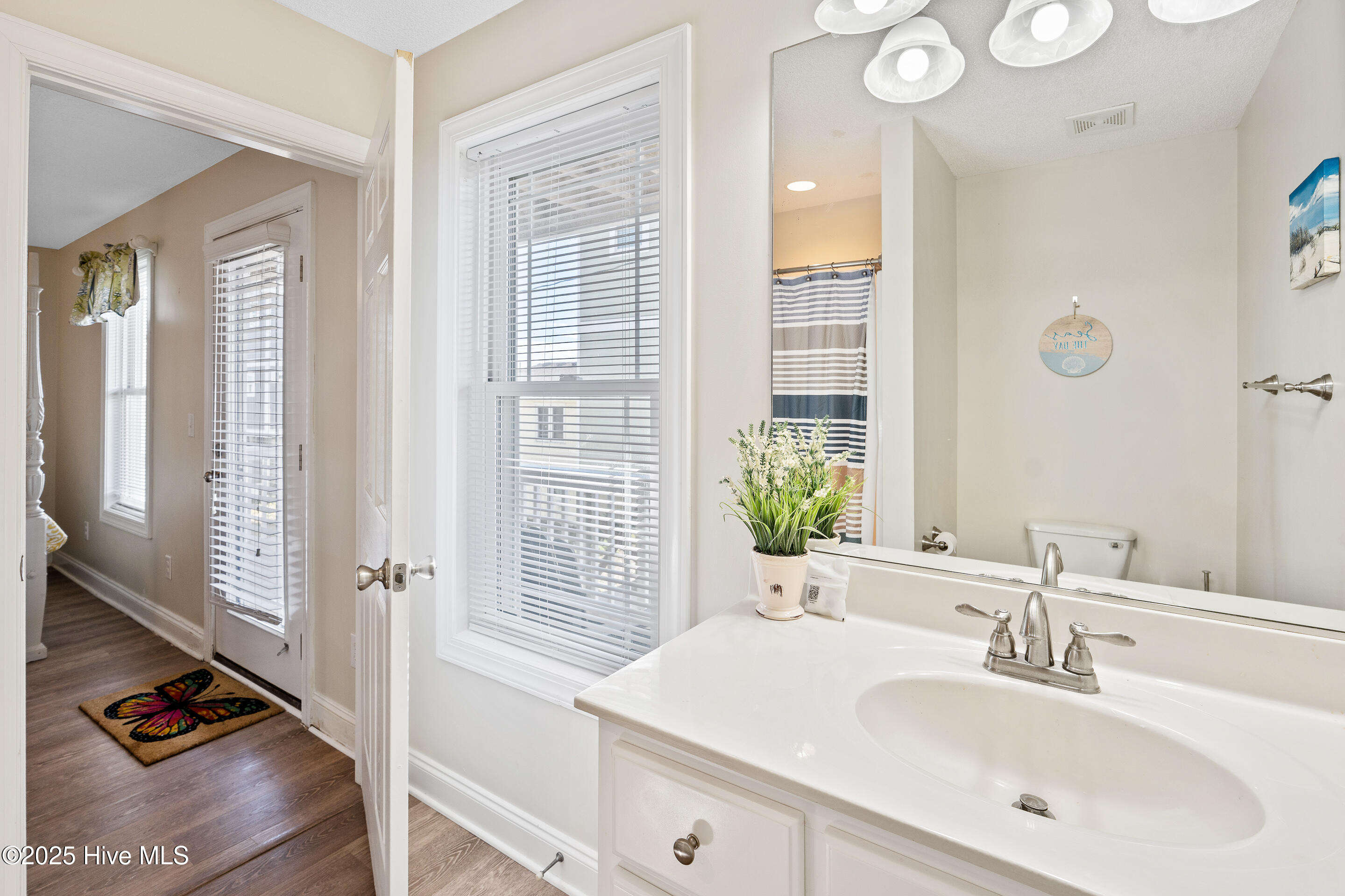 100539314 | Photo 16