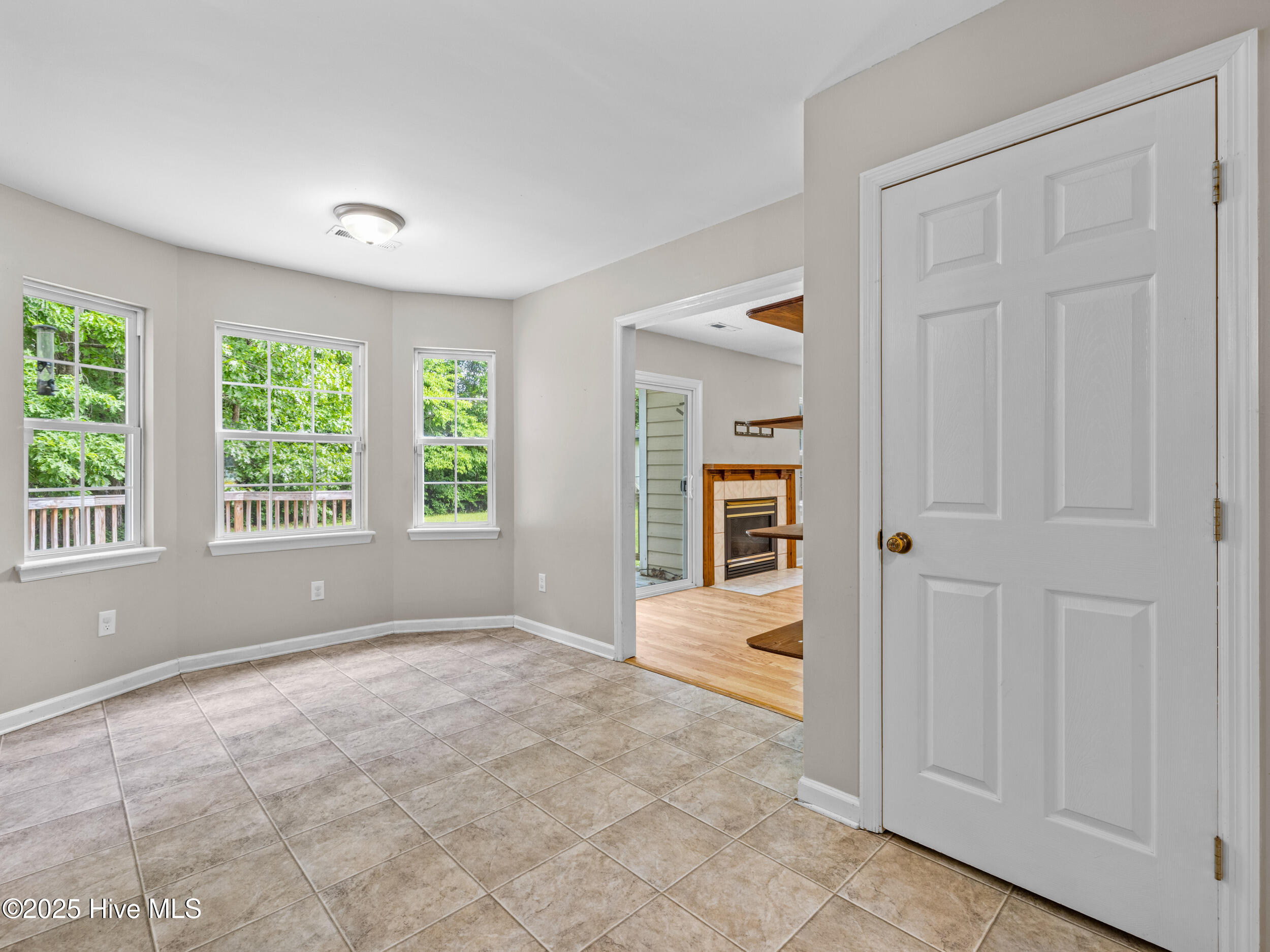 100554828 | Photo 18