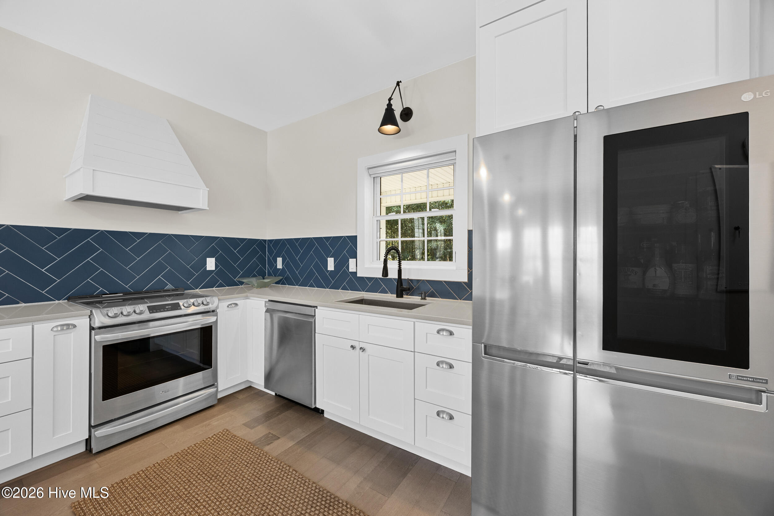 100562849 | Photo 23