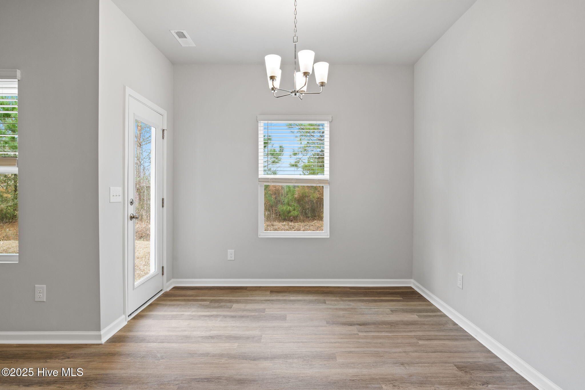 100515265 | Photo 17