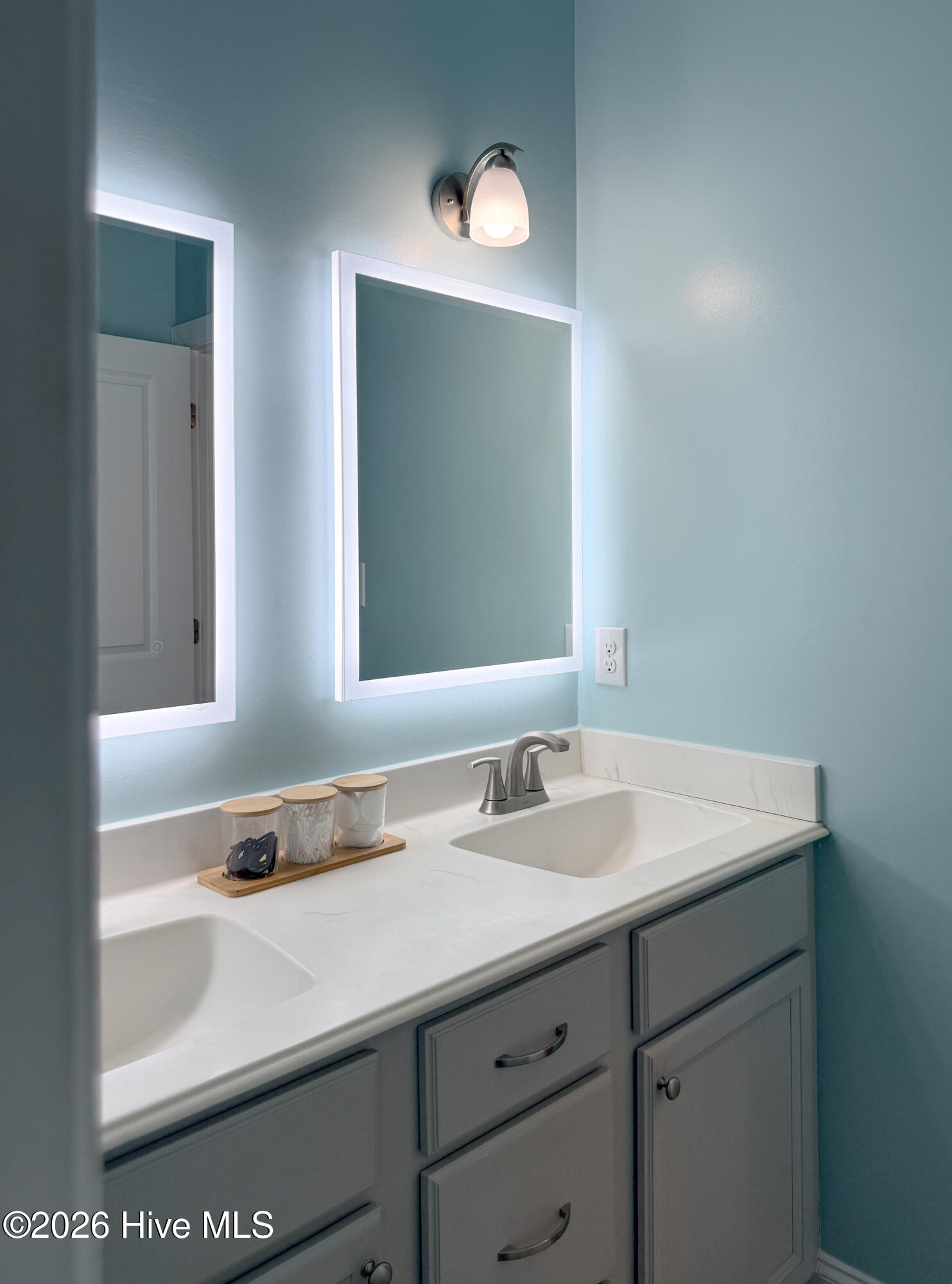 100569259 | Photo 54