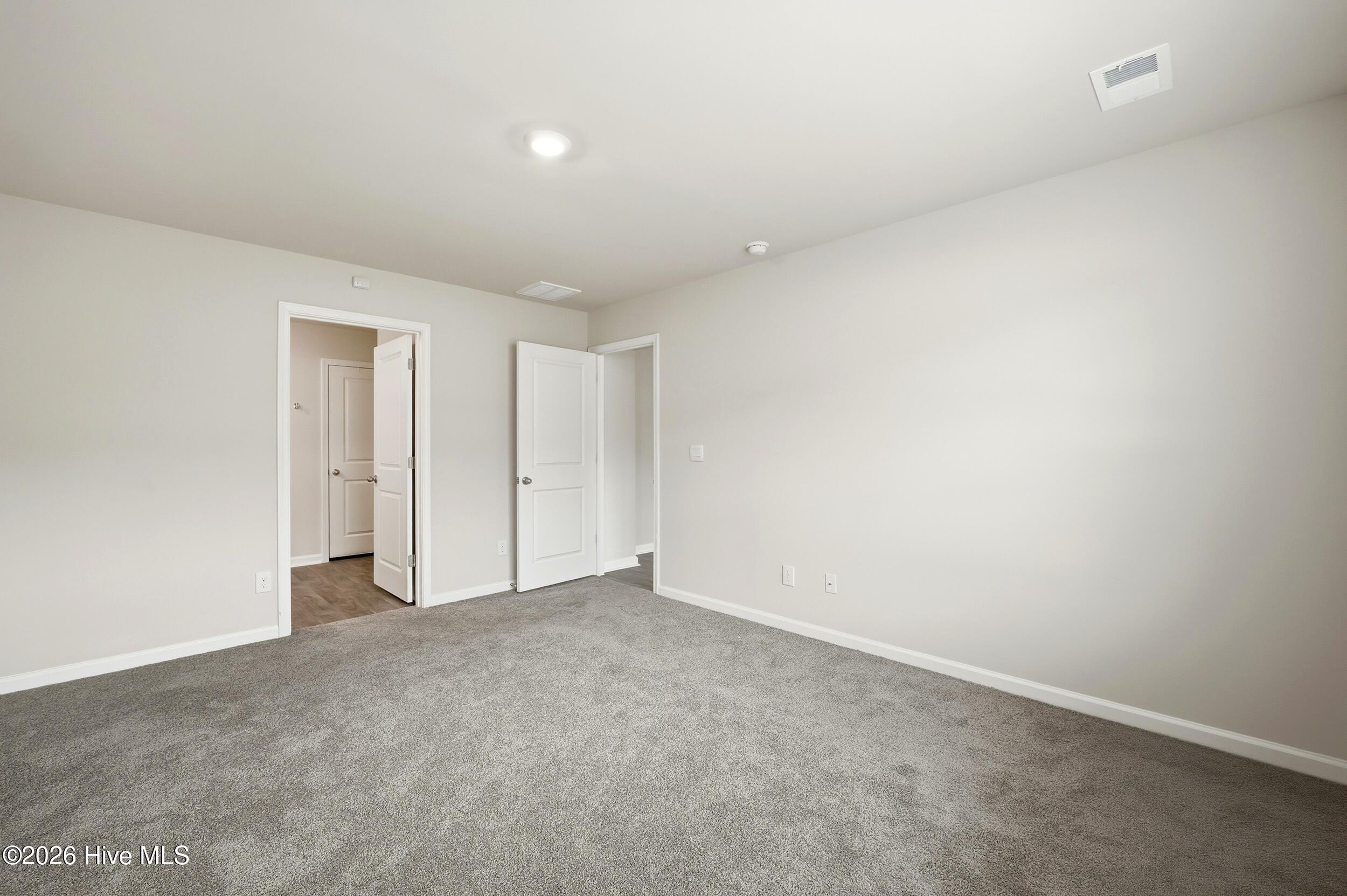 100555935 | Photo 16