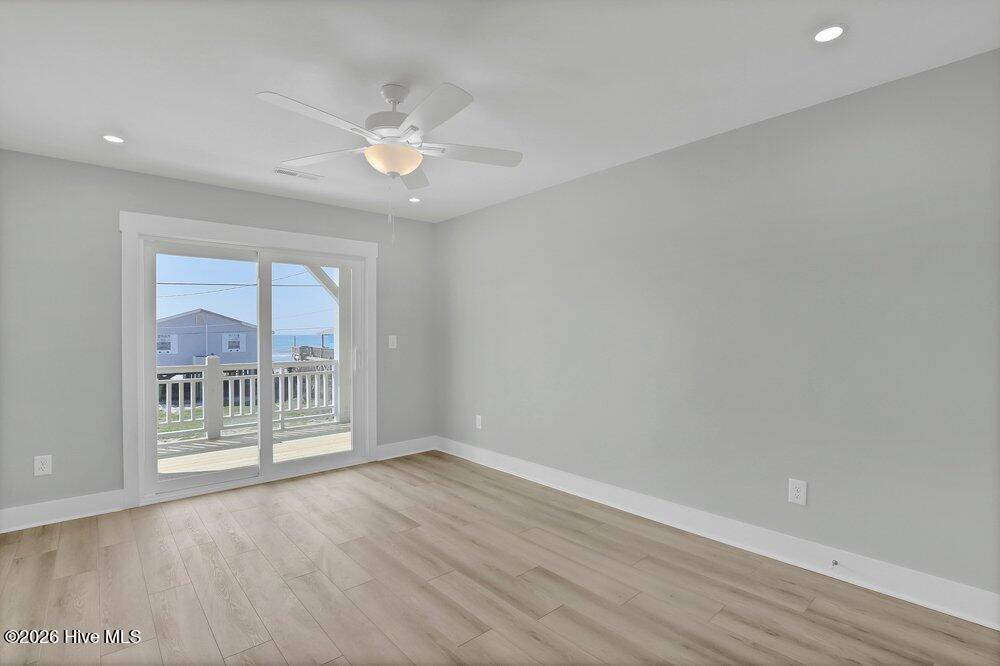 100552100 | Photo 34