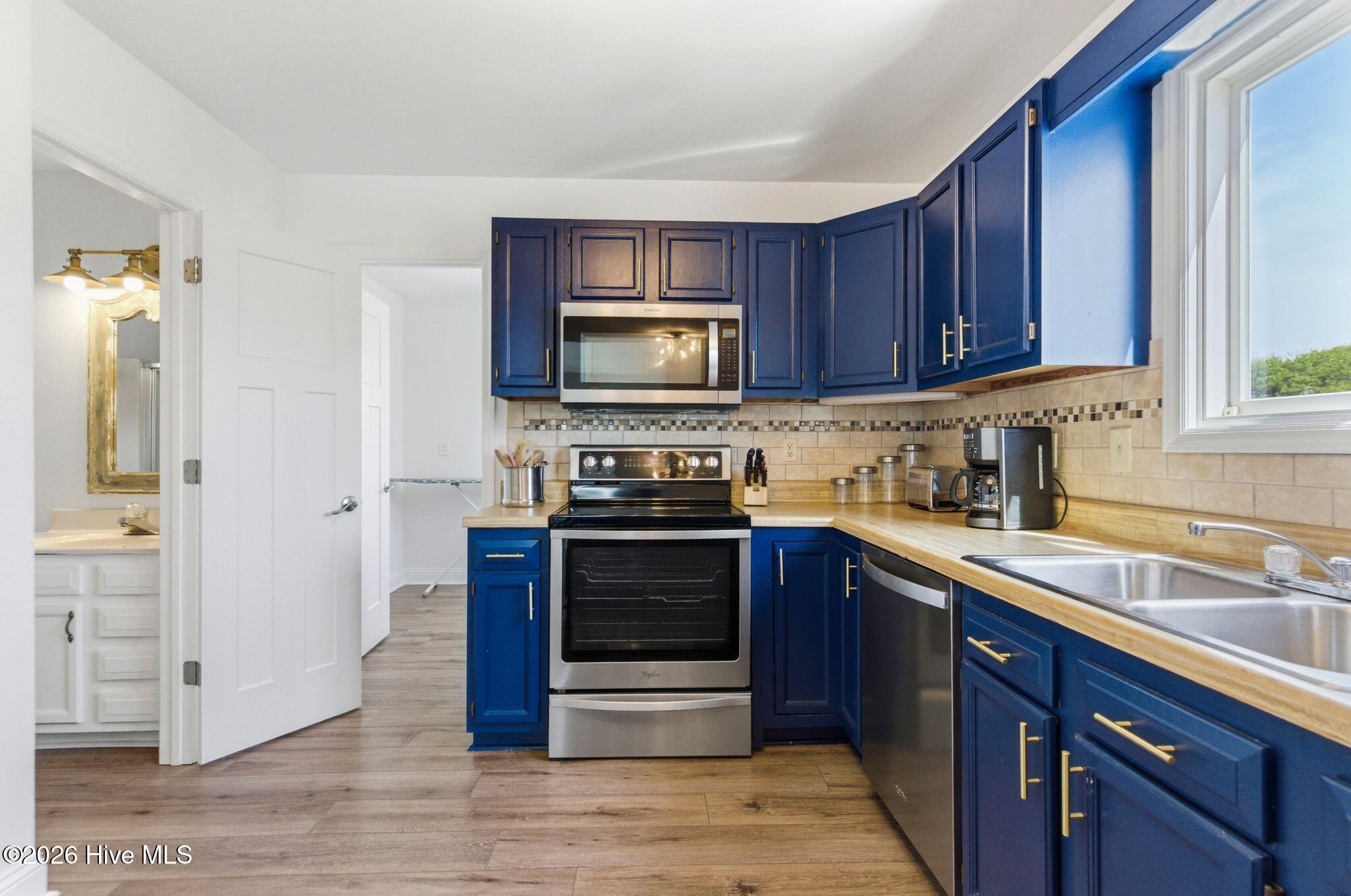 100567797 | Photo 21