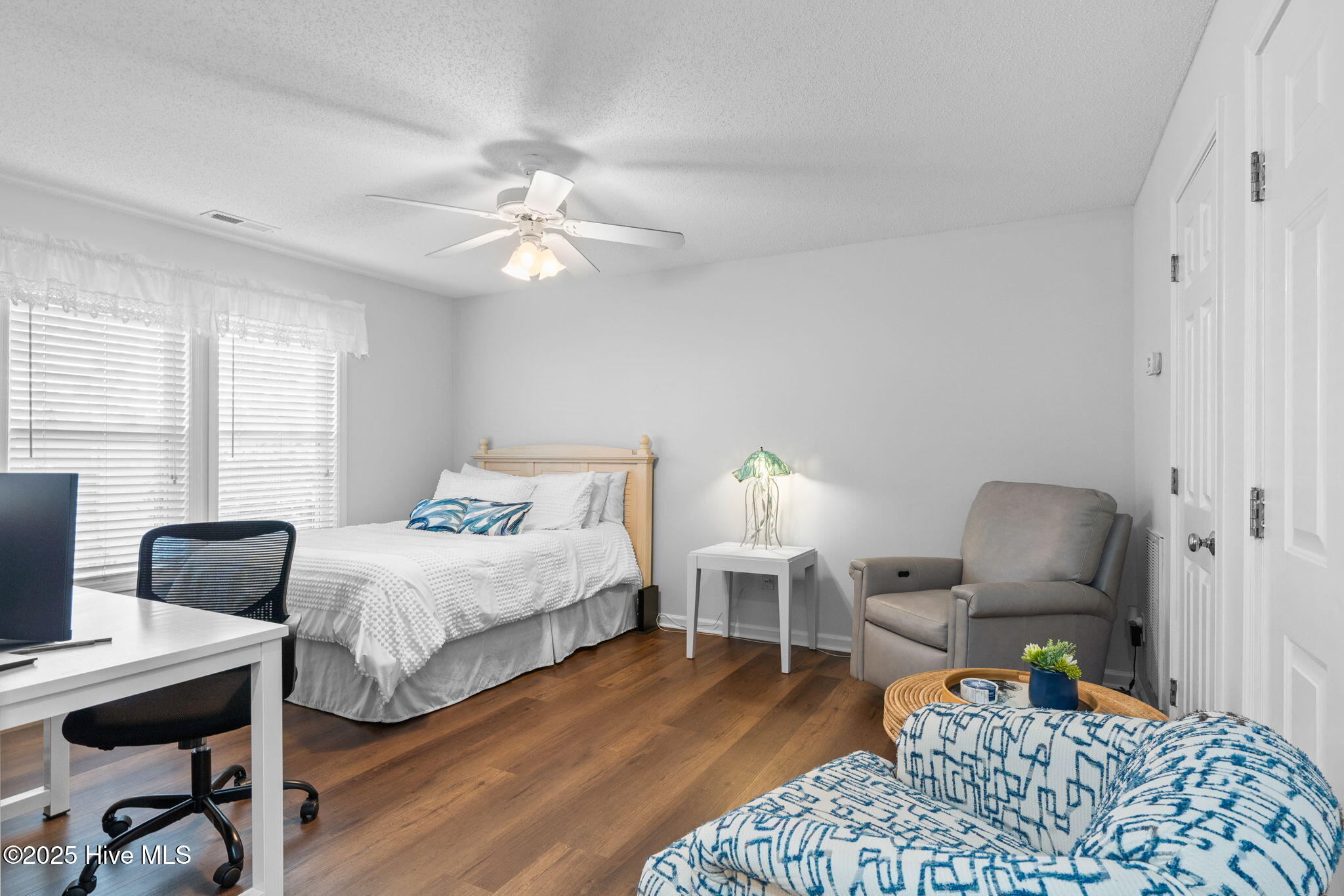 100543125 | Photo 32