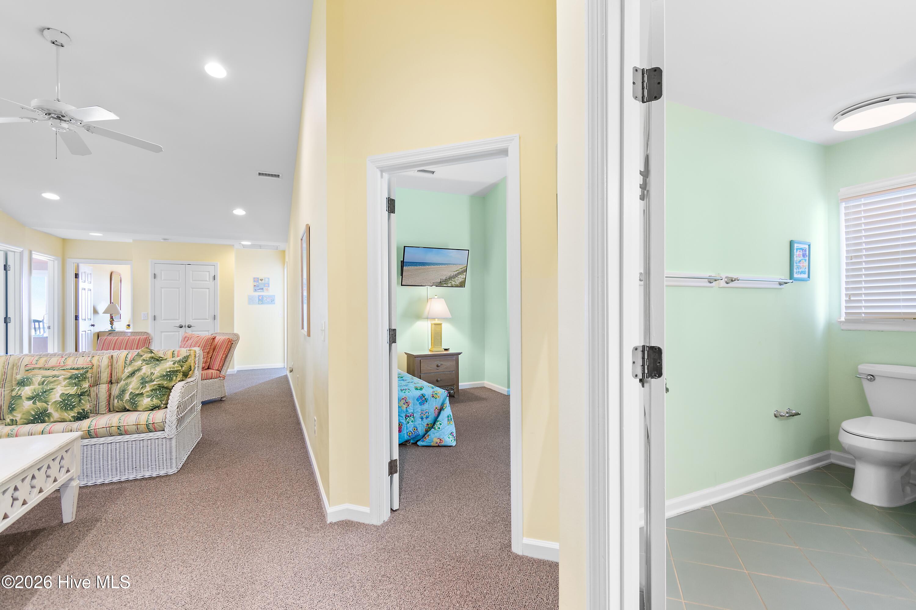 100548422 | Photo 36