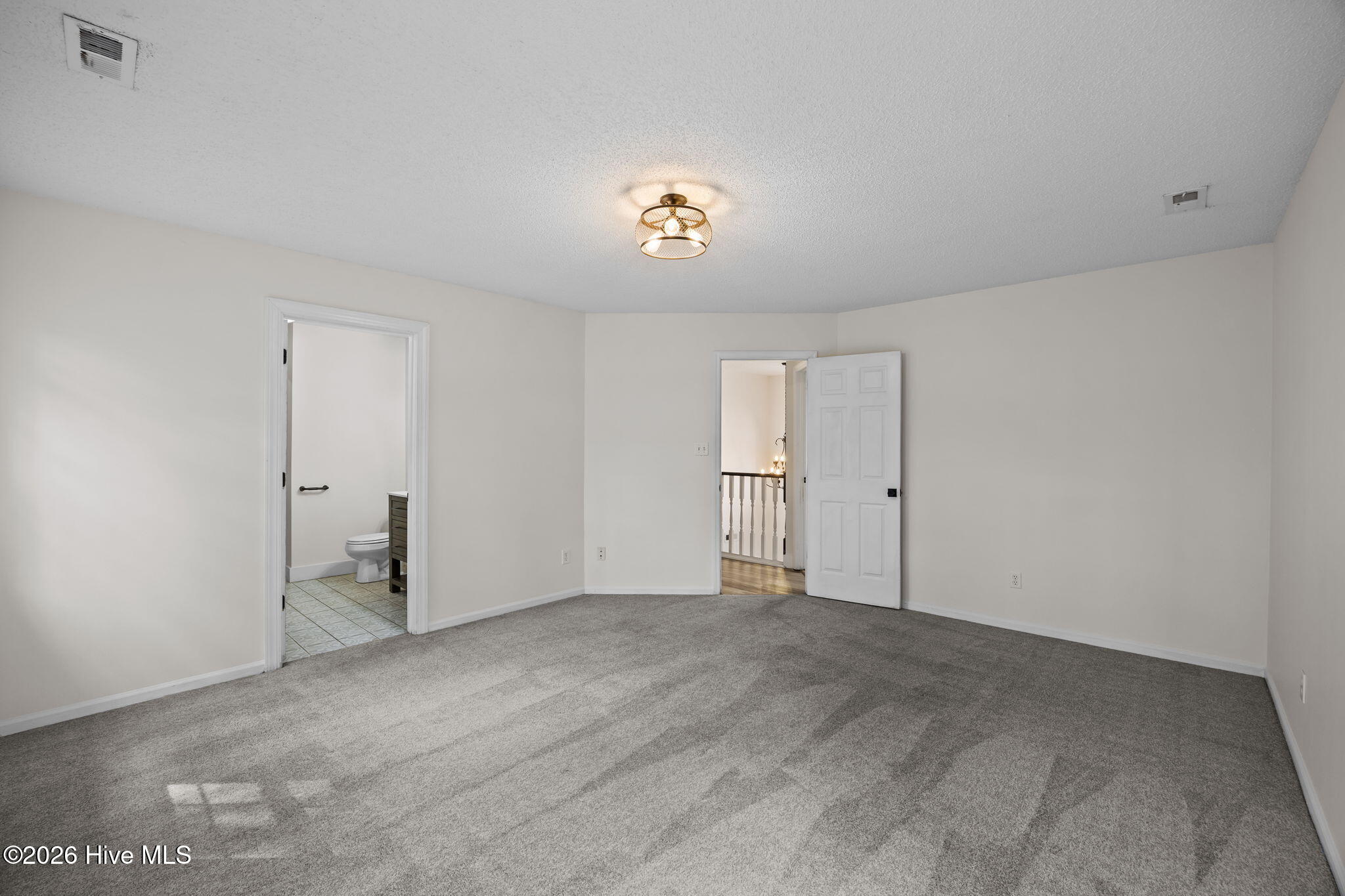 100557636 | Photo 25