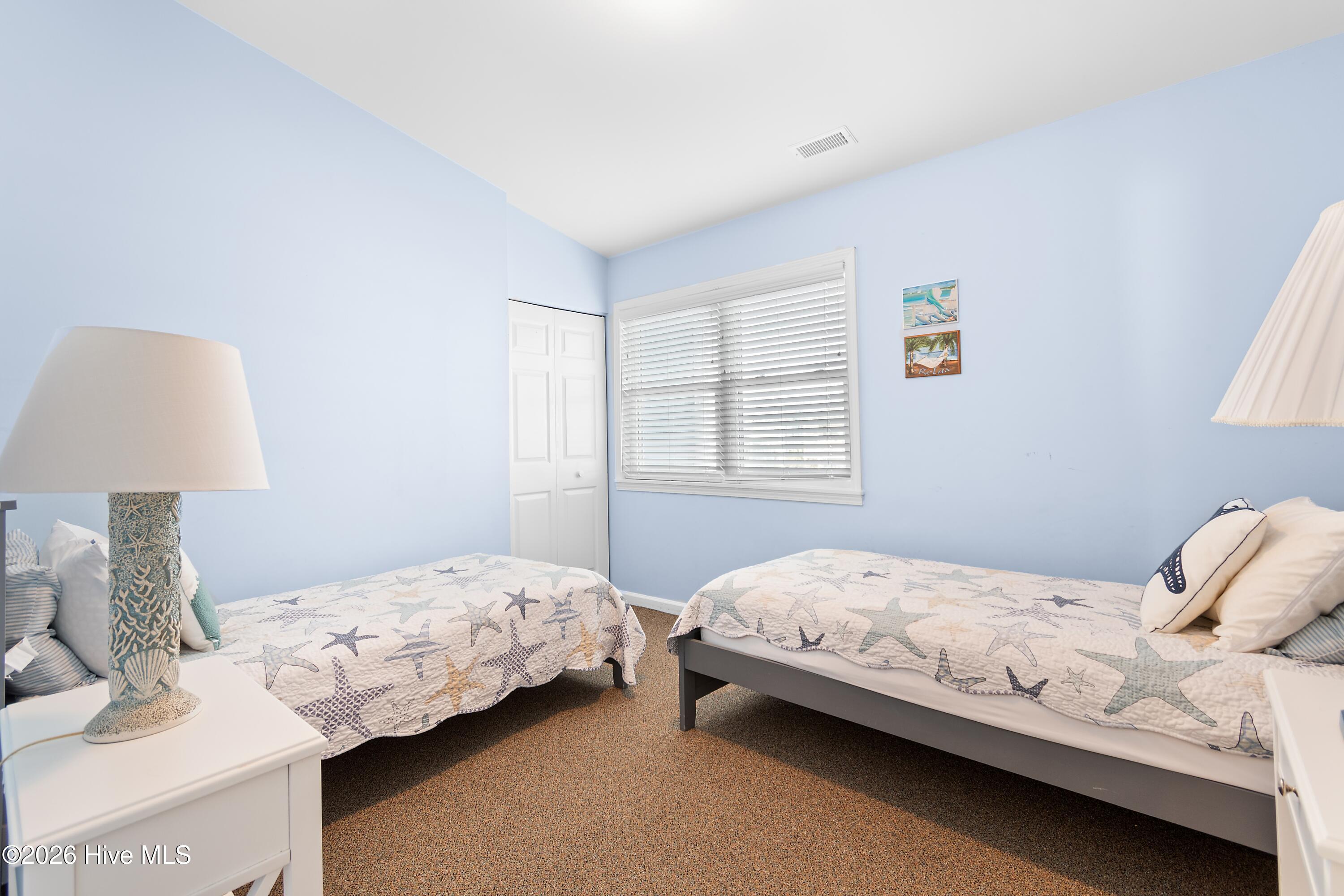 100548422 | Photo 41