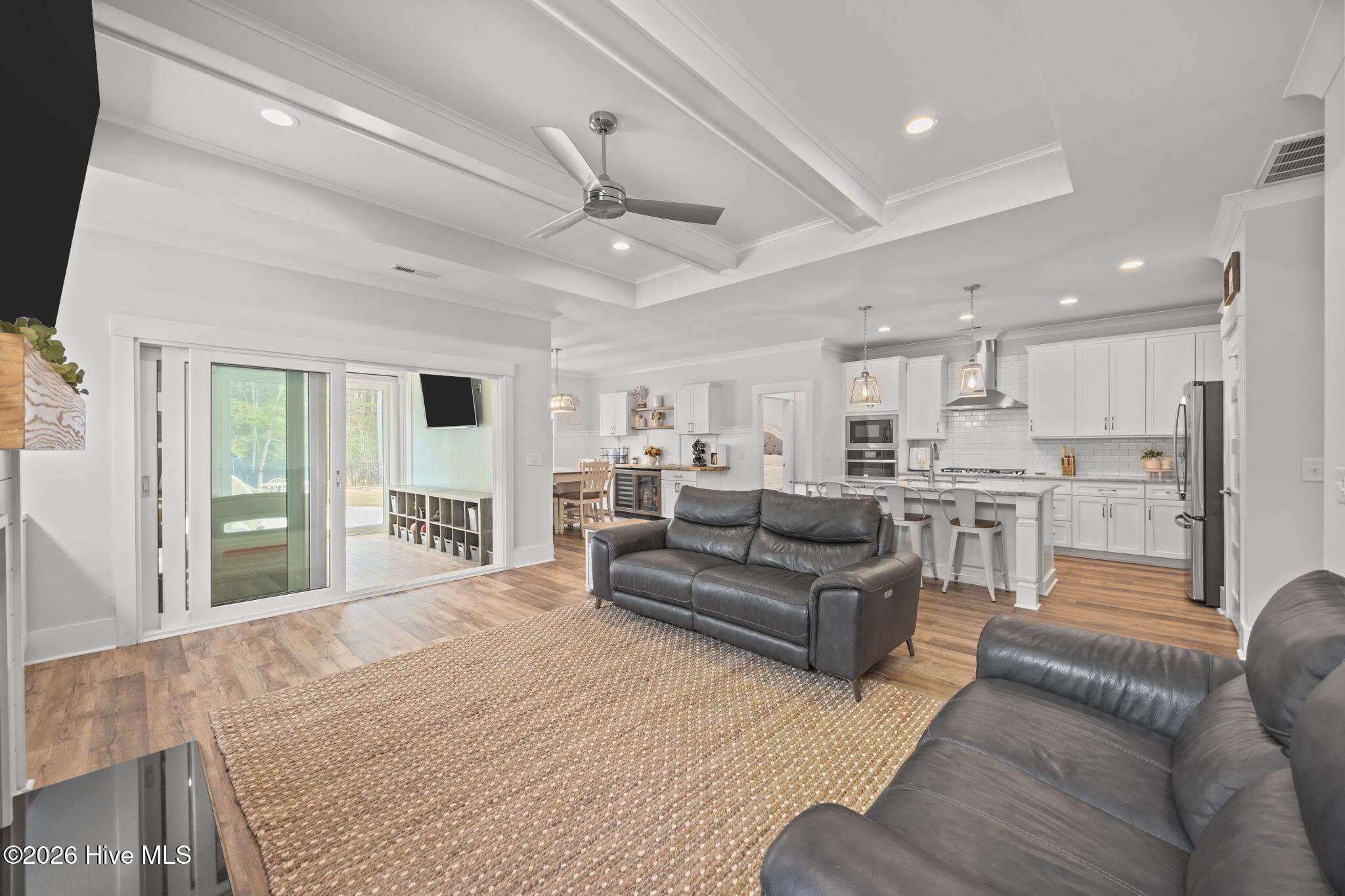 100556932 | Photo 17