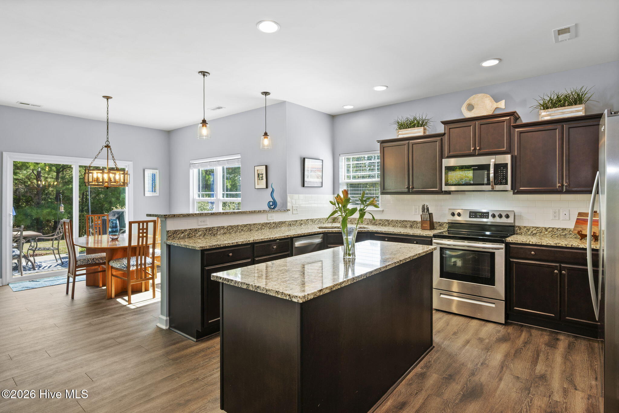 100558397 | Photo 11