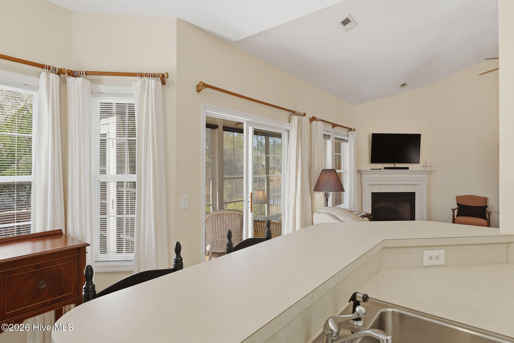 100560993 | Photo 22