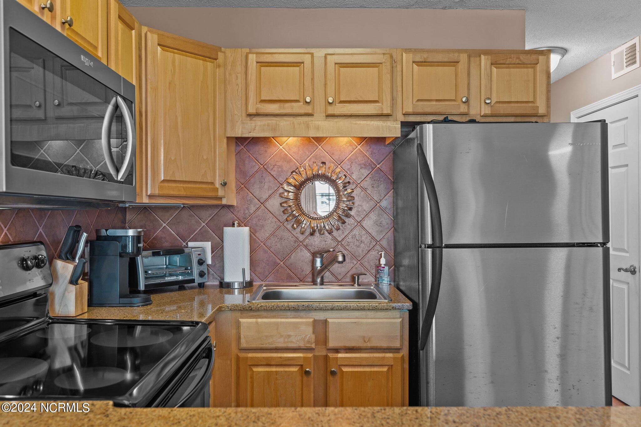 100523190 | Photo 13