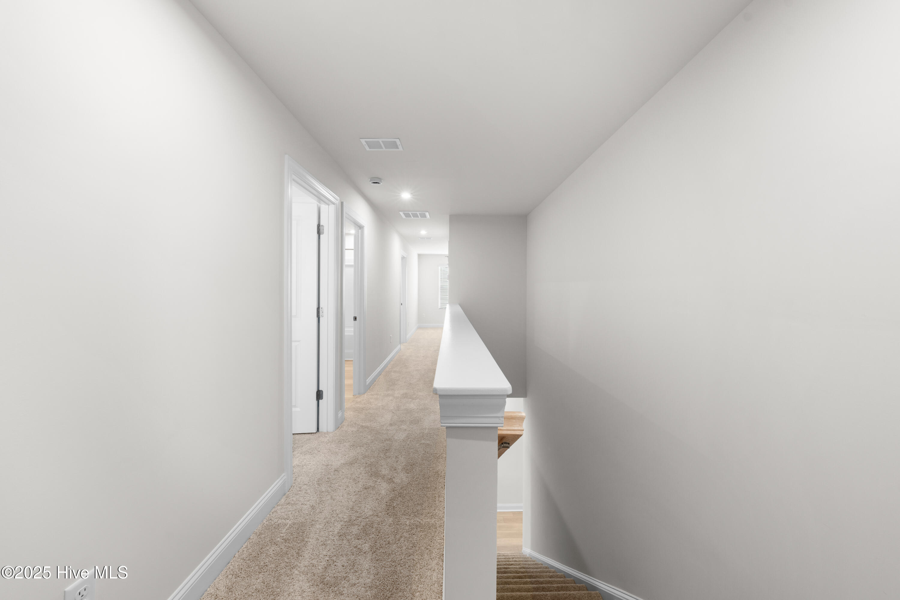 100565958 | Photo 36