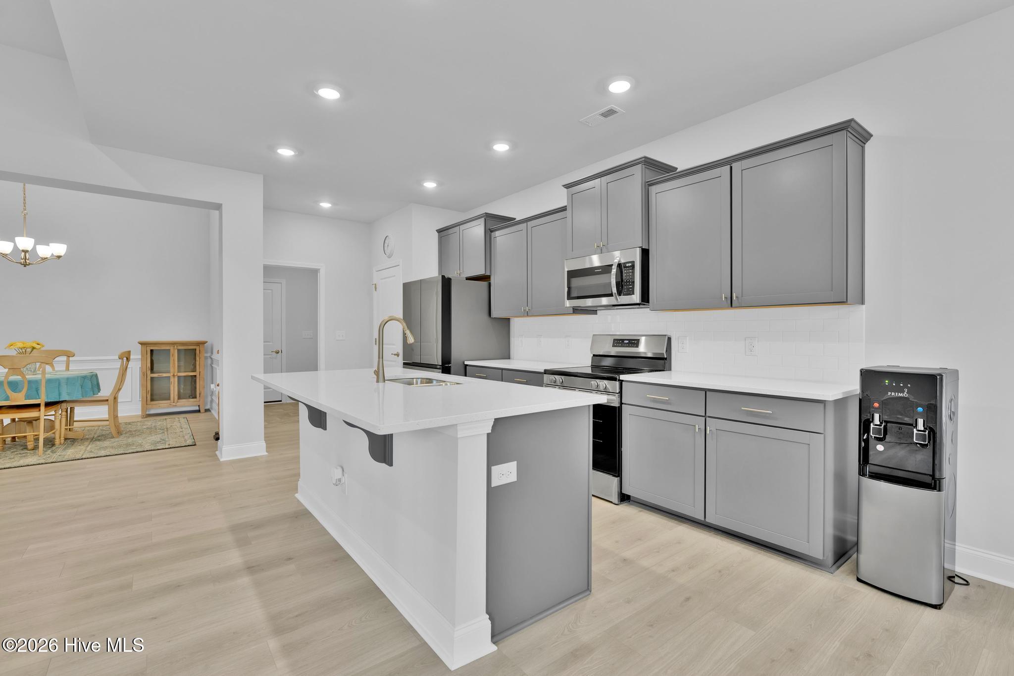 100553643 | Photo 14