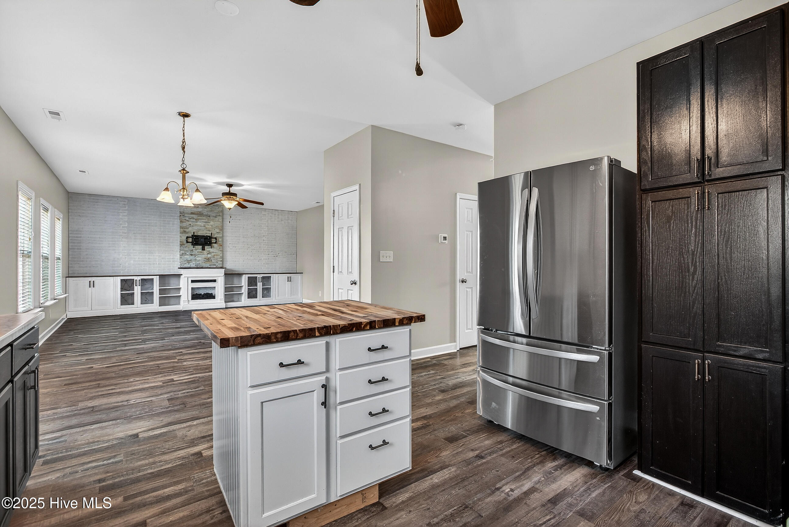 100547089 | Photo 13