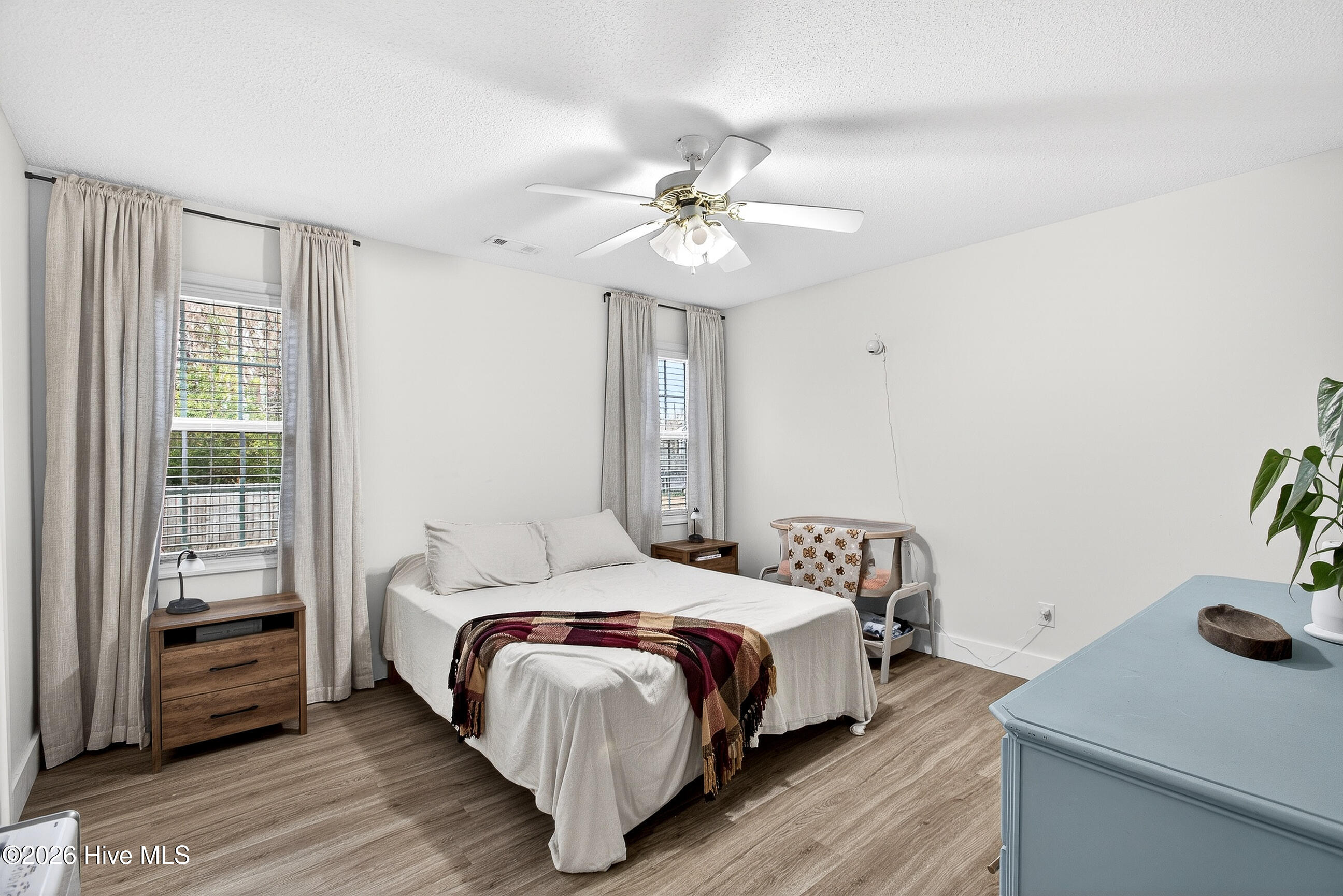 100548715 | Photo 13