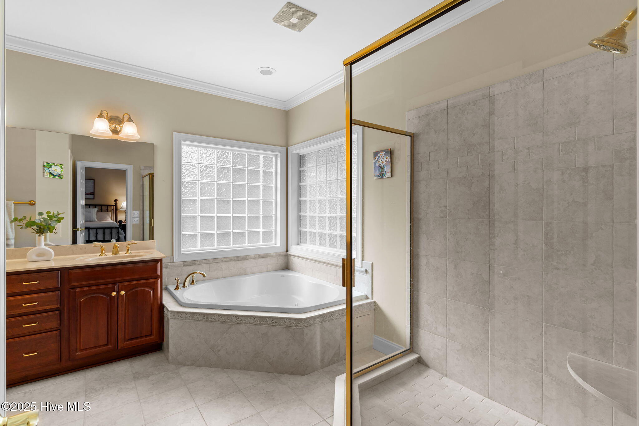 100524076 | Photo 24