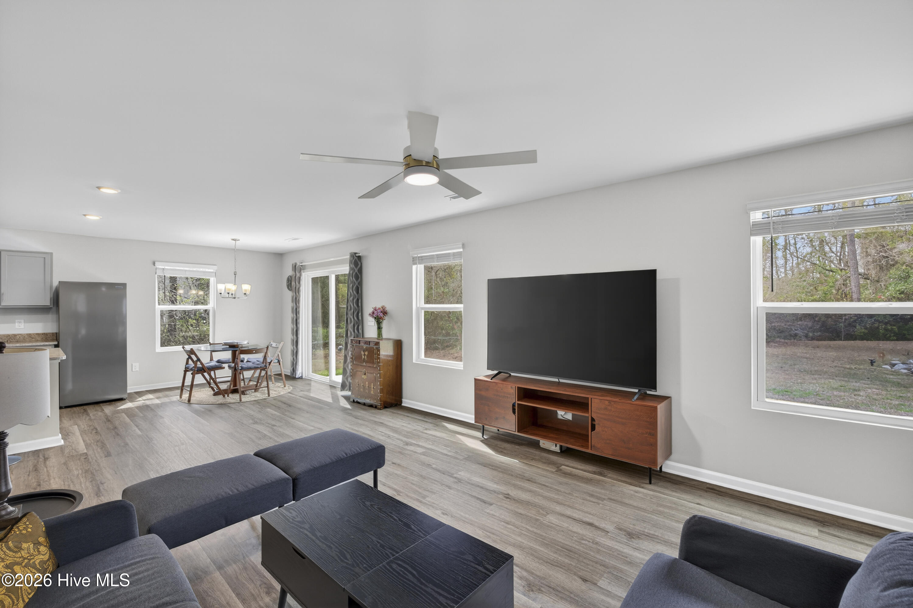 100560520 | Photo 19