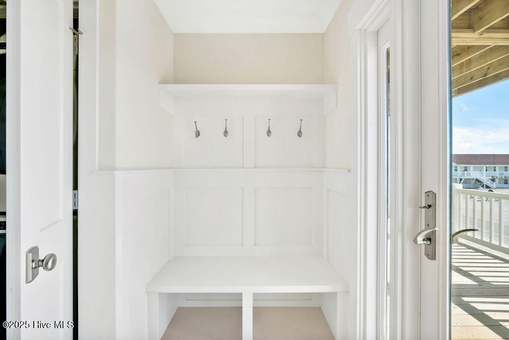 100541995 | Photo 15