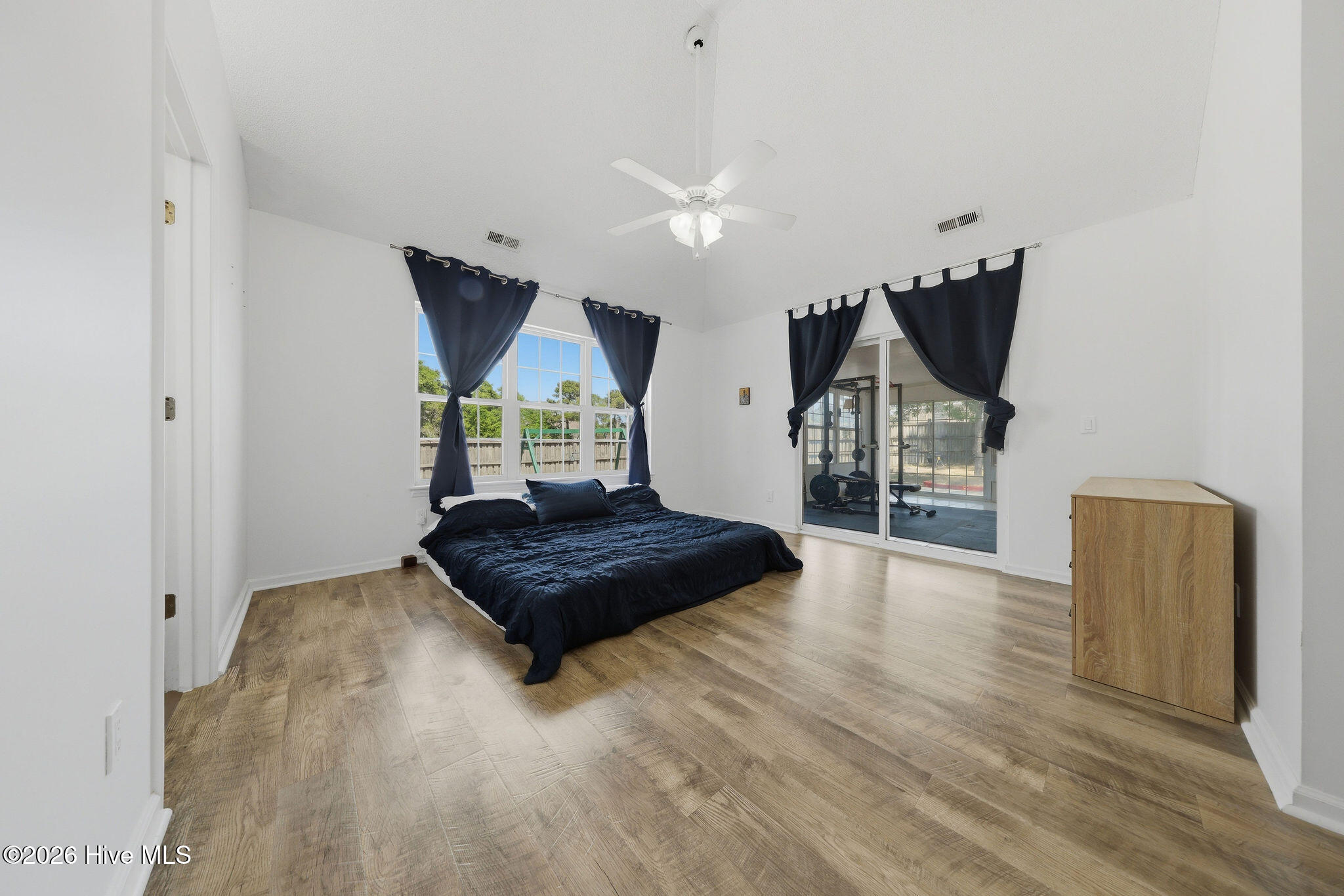 100568972 | Photo 23