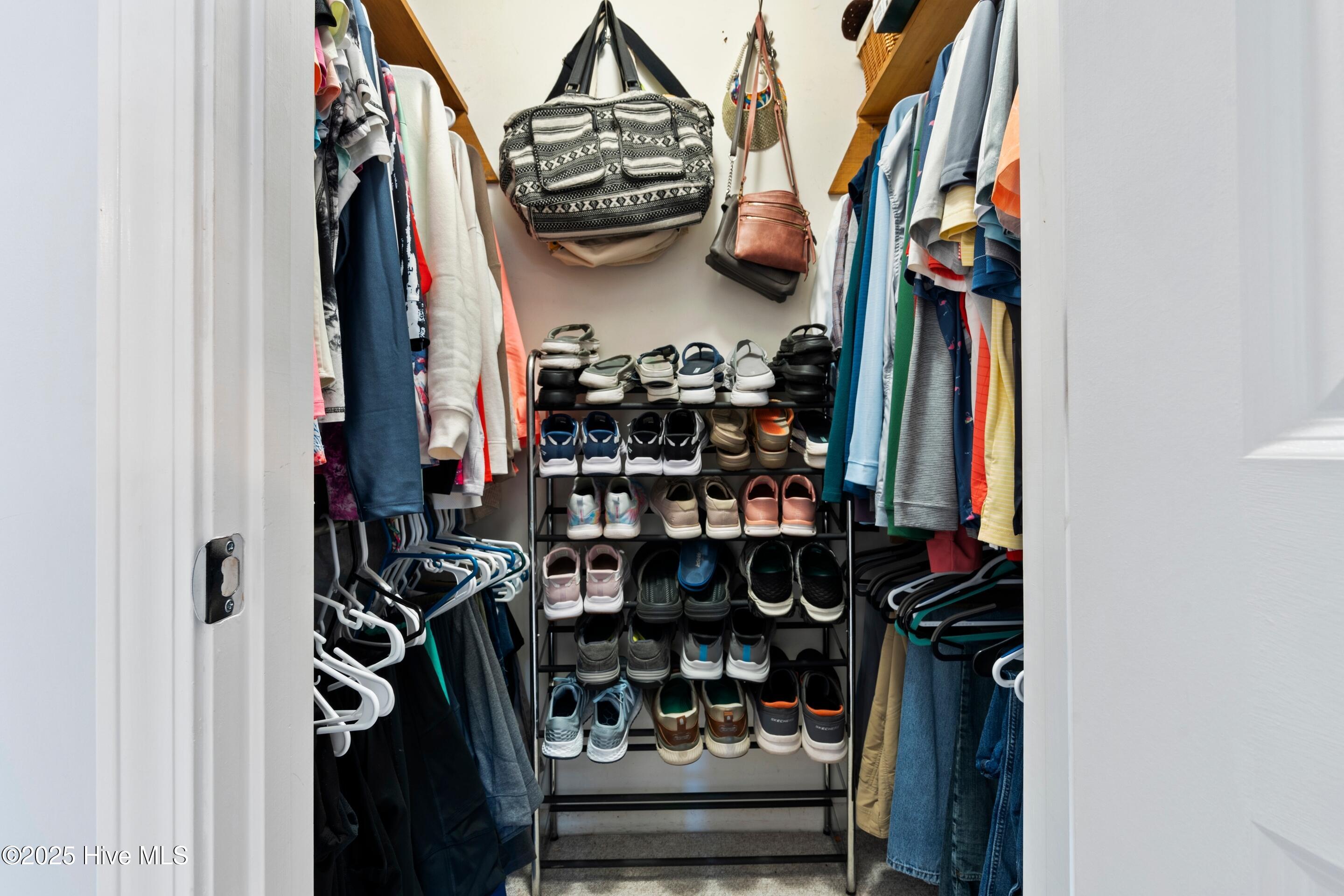 100541347 | Photo 23