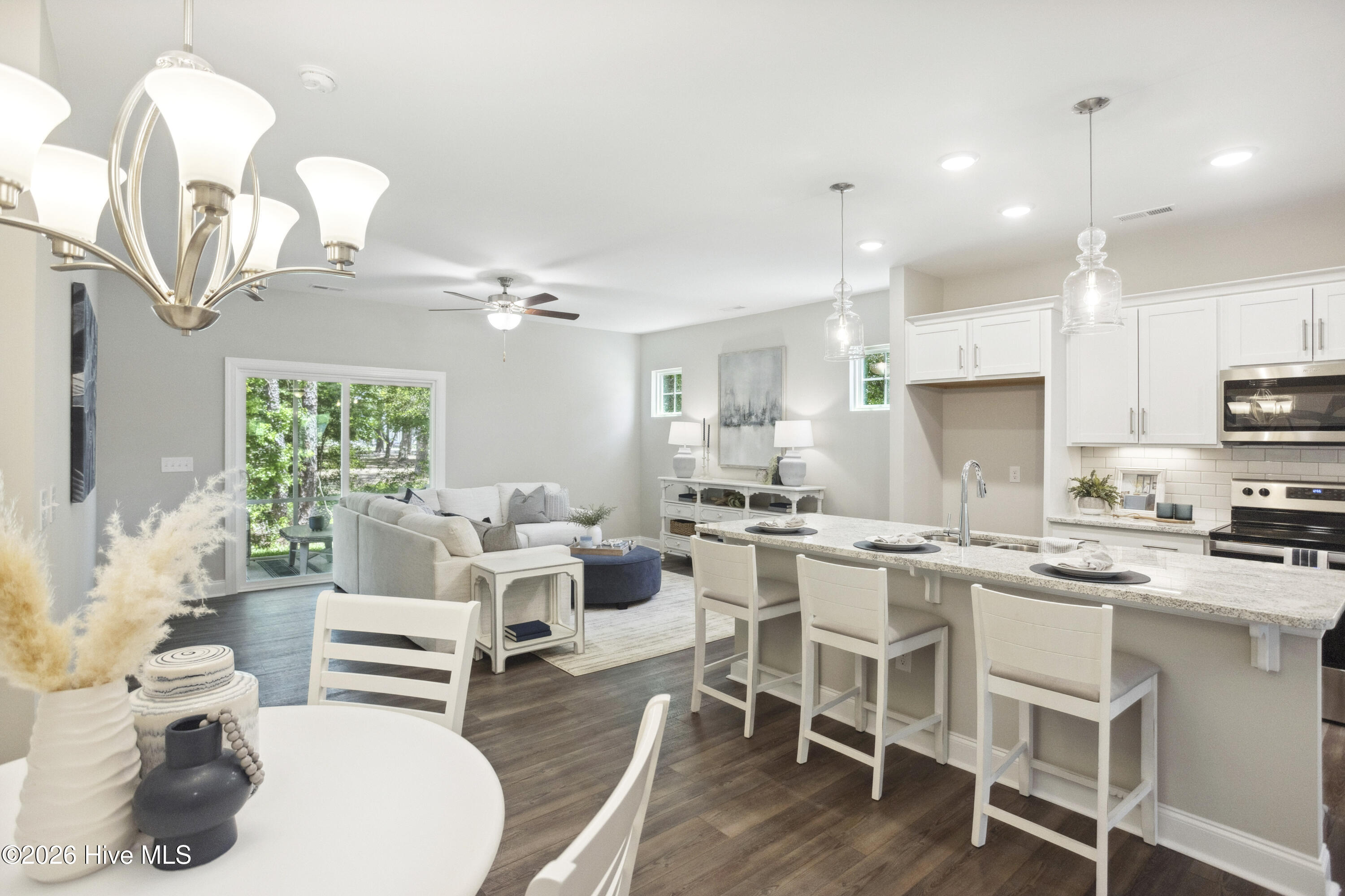 100566515 | Photo 12