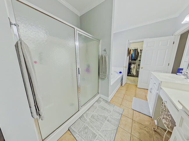 032_9-primary_bathroom_18