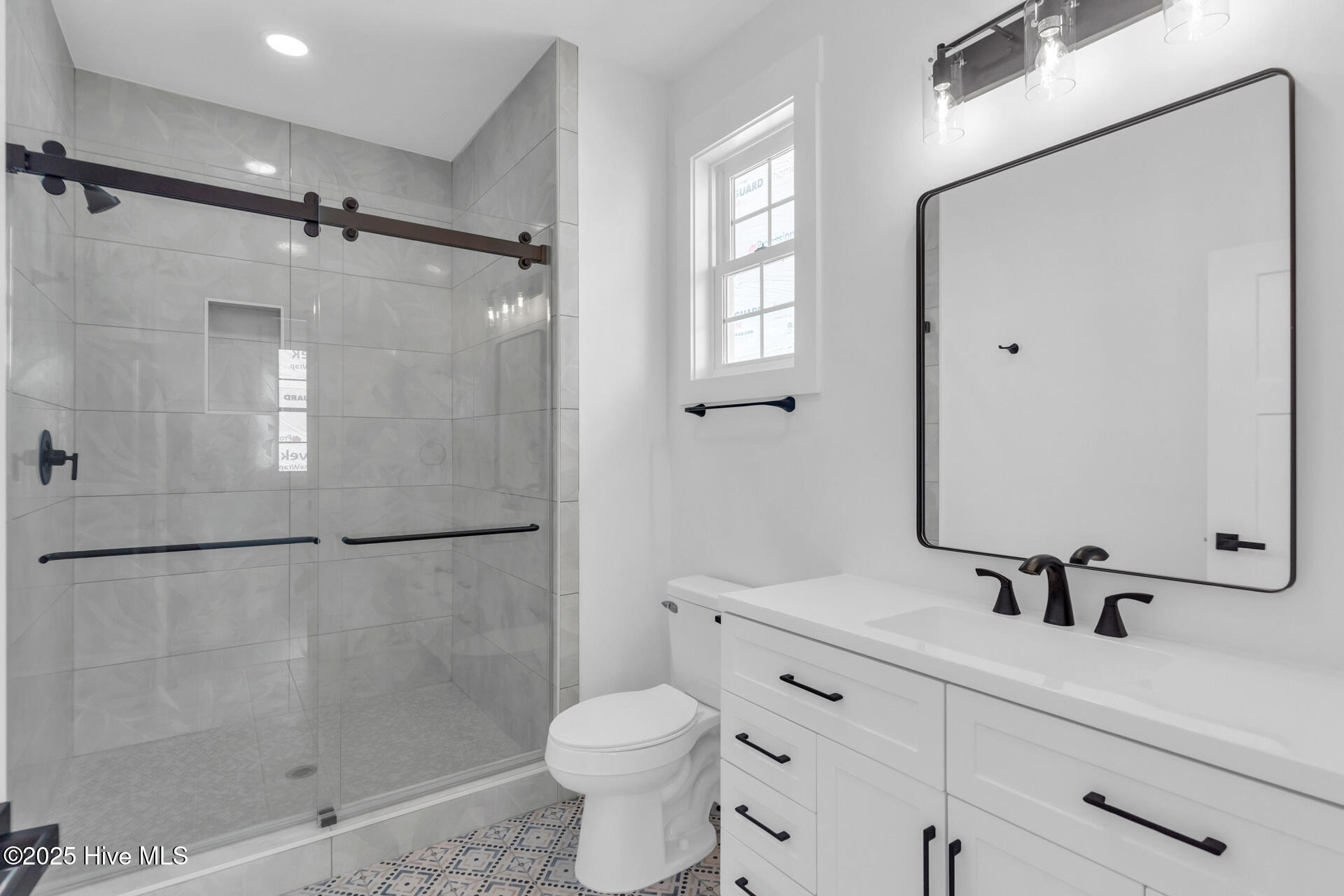 100534811 | Photo 19