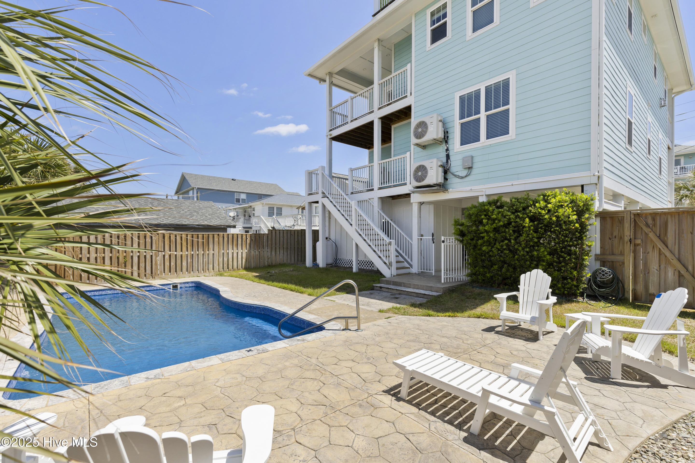 100546284 | Photo 51