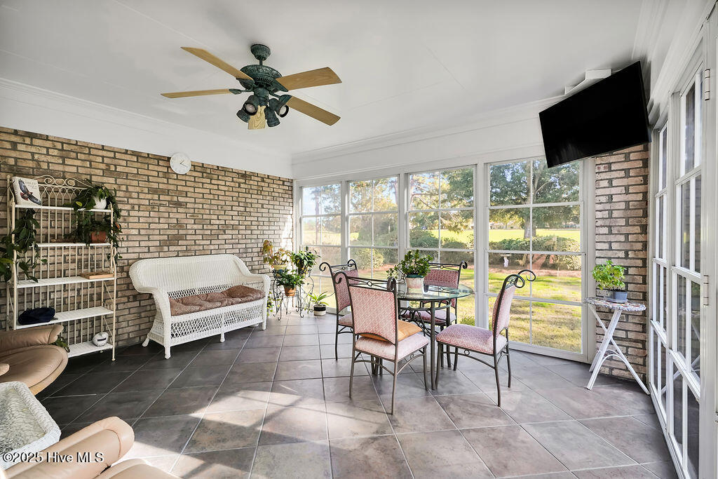 100541437 | Photo 36