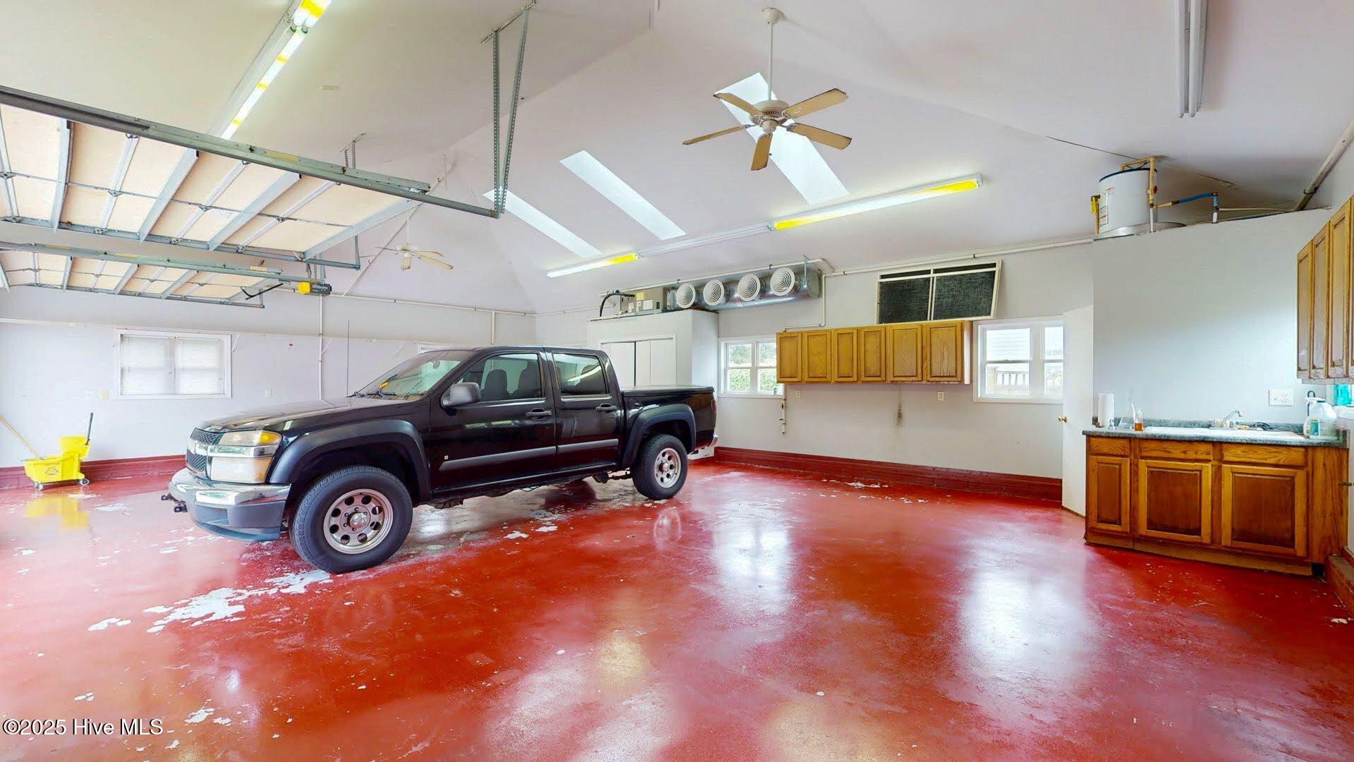 100528011 | Photo 67