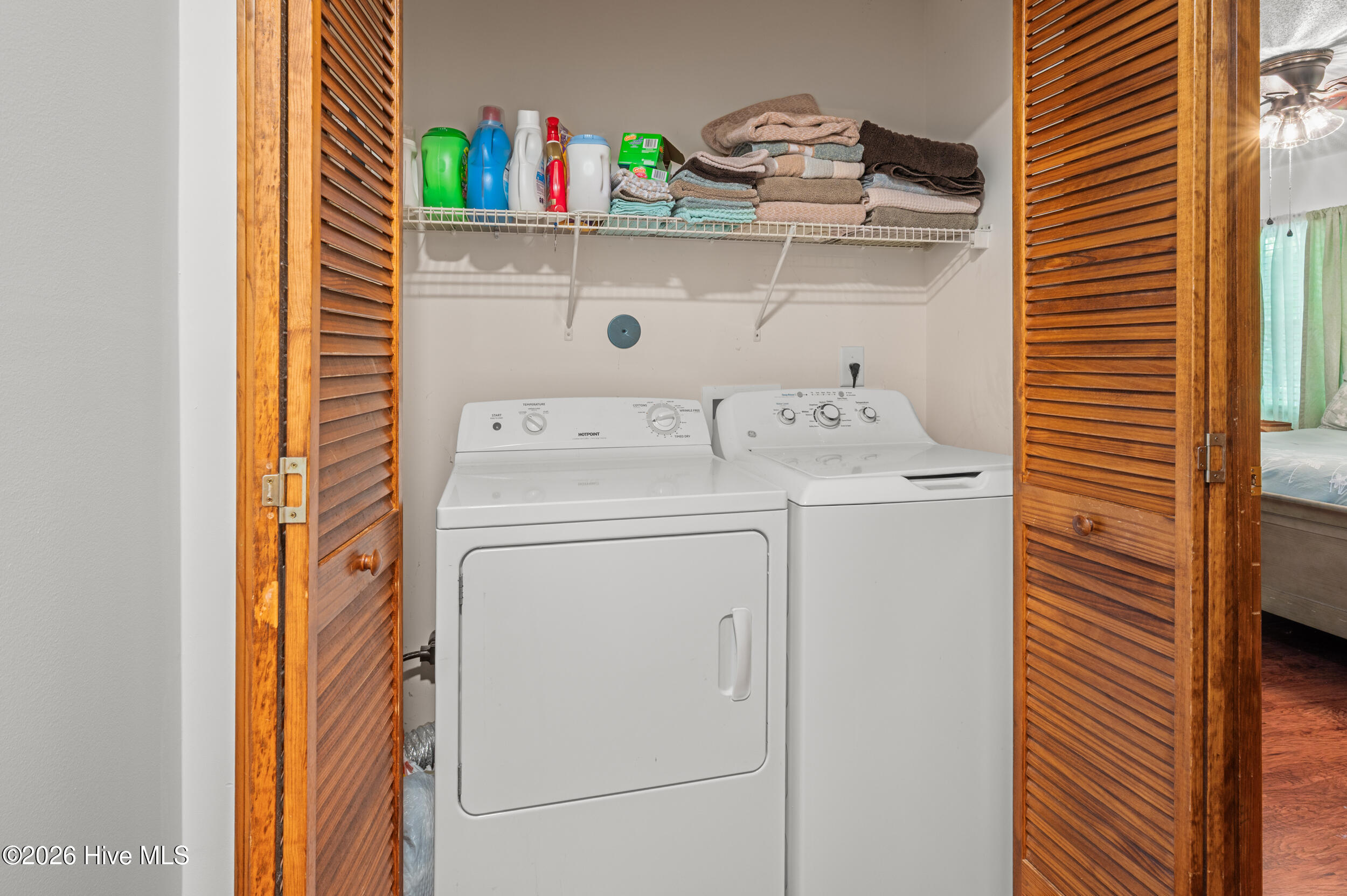 100568850 | Photo 15