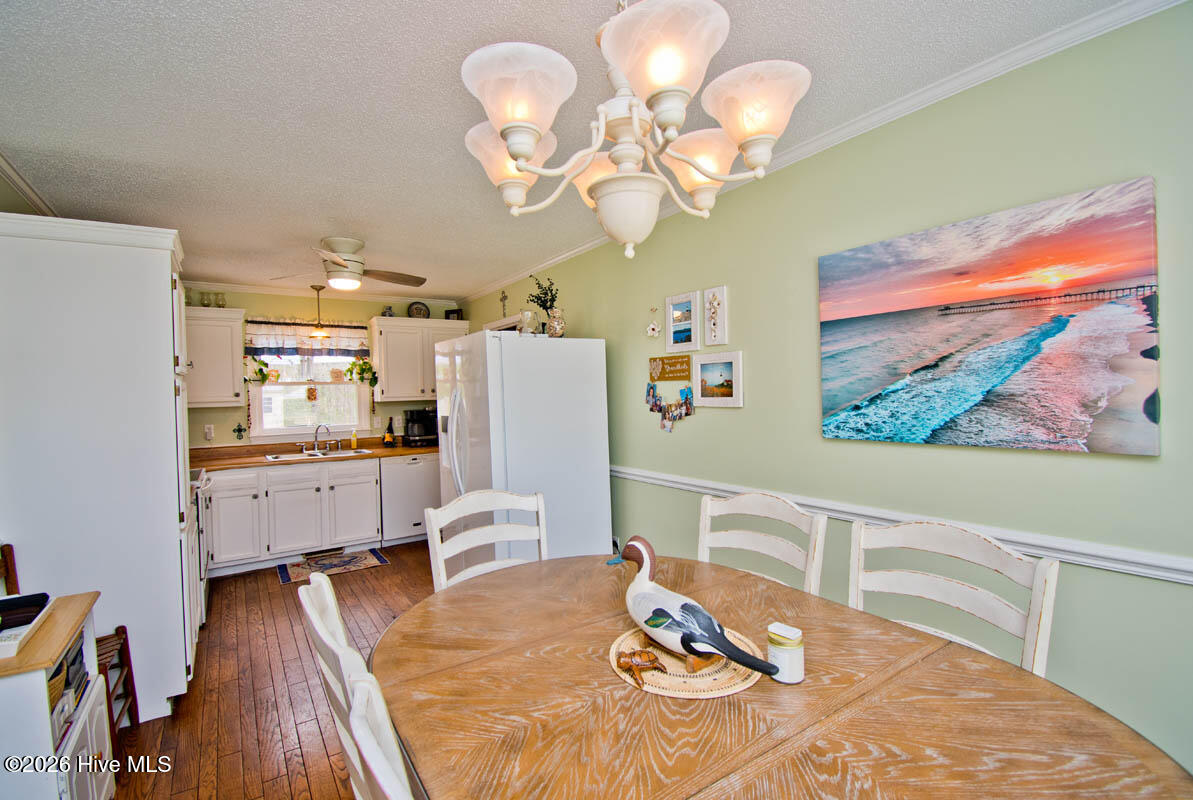 915 Sunset Boulevard,Newport