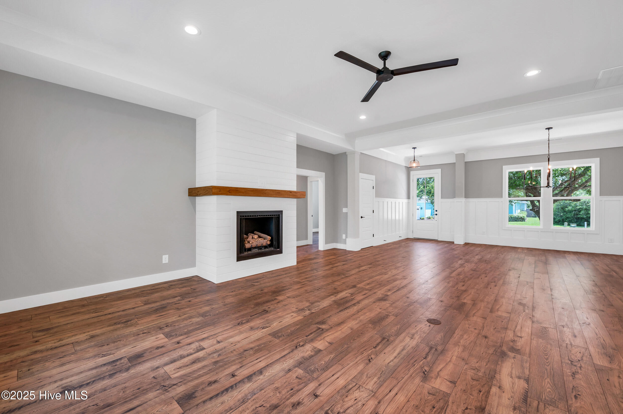 100542889 | Photo 11