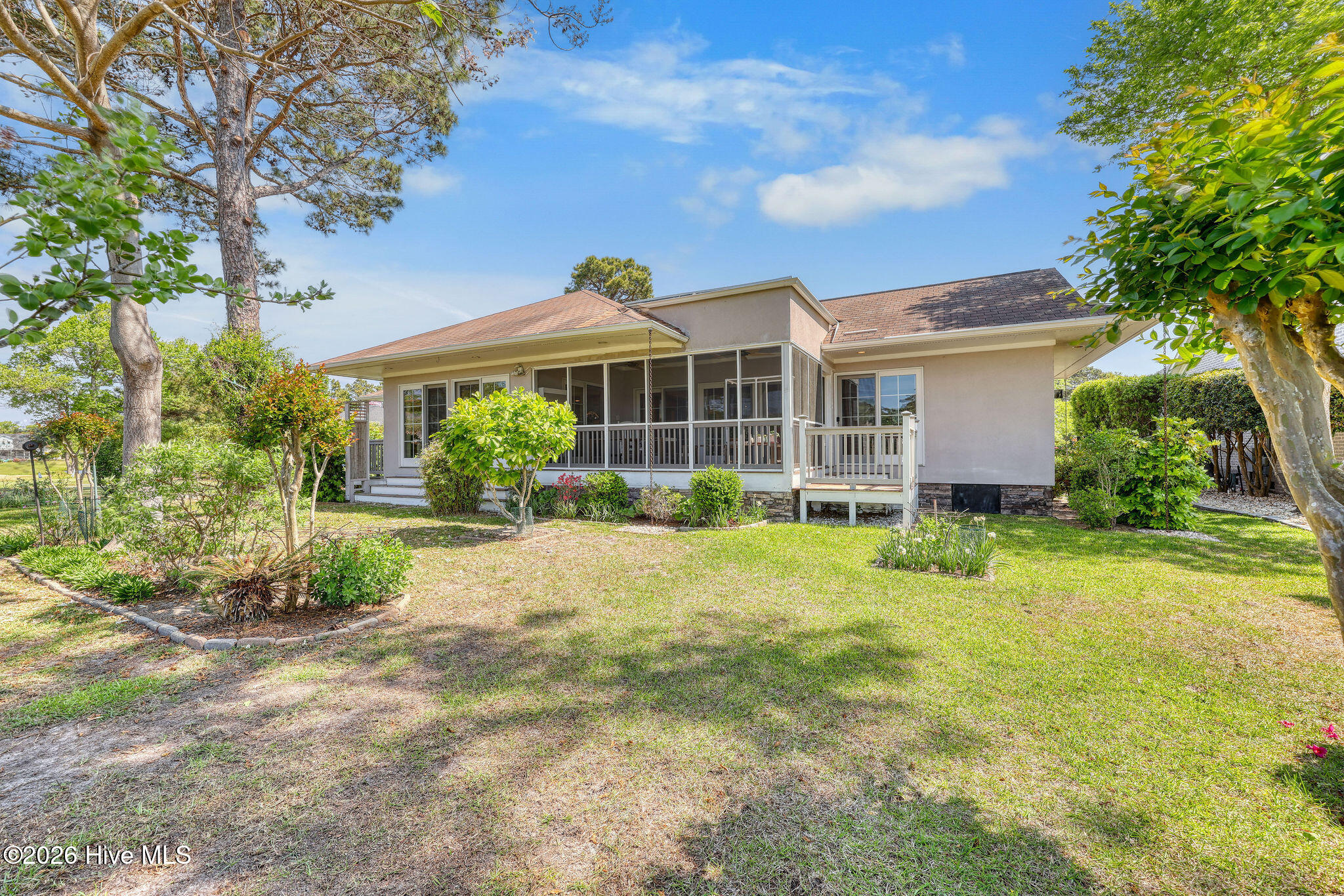 100569152 | Photo 32