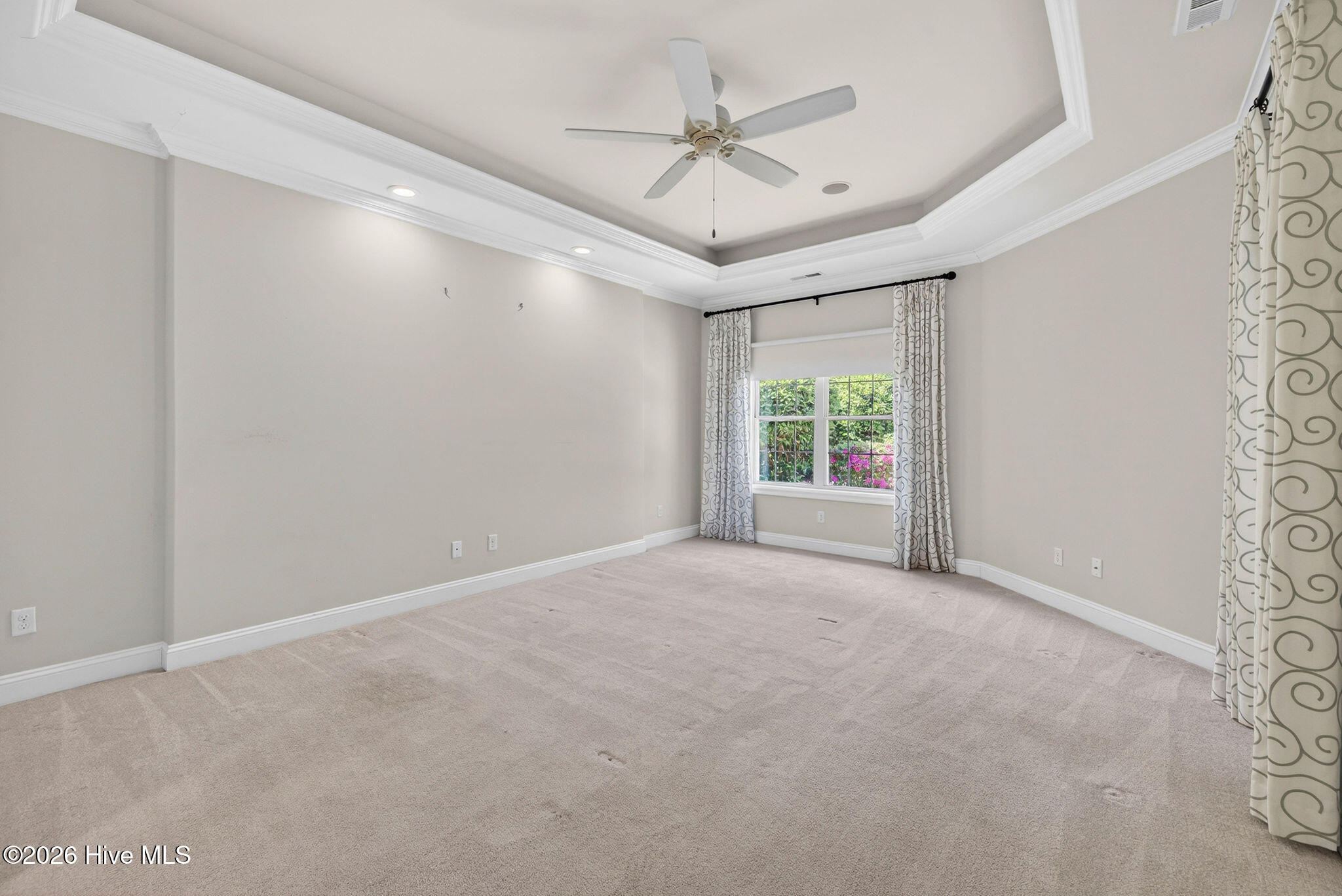 100566278 | Photo 24