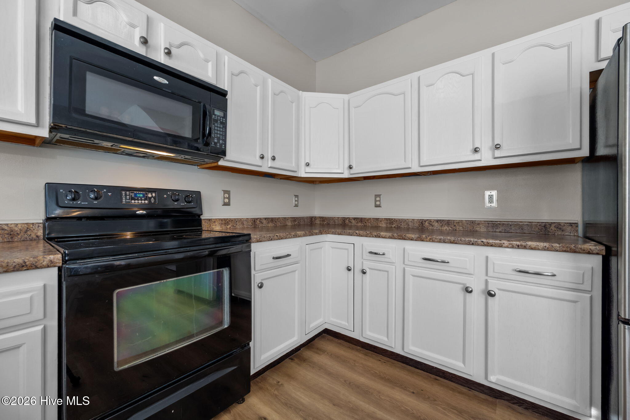 100567671 | Photo 29